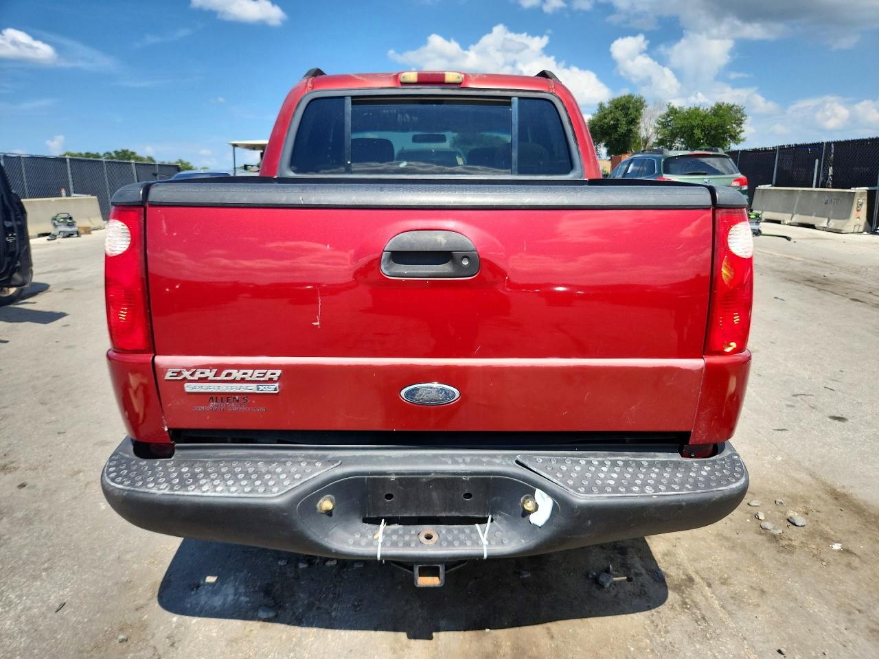 2004 Ford Explorer Sport Trac Red vin: 1FMZU67K44UC04235