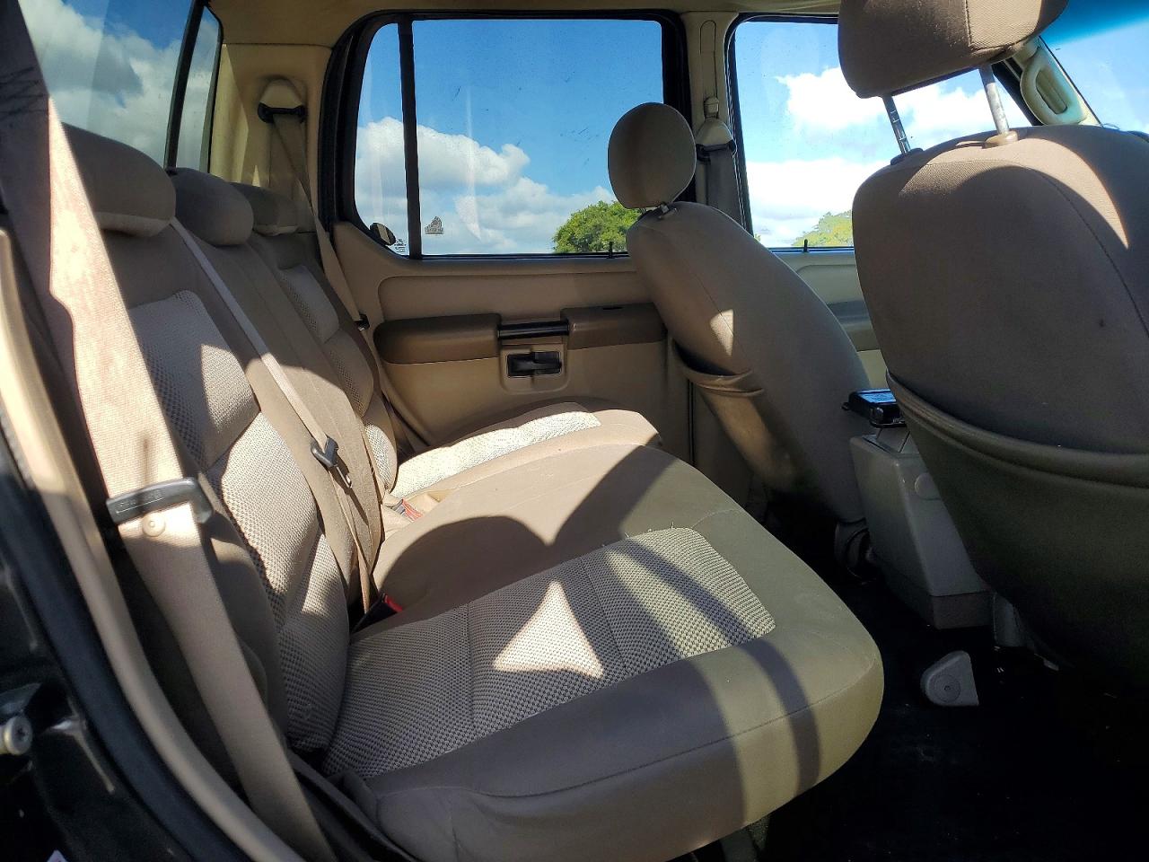 2005 Ford Explorer Sport Trac Gray vin: 1FMZU67K55UA59546