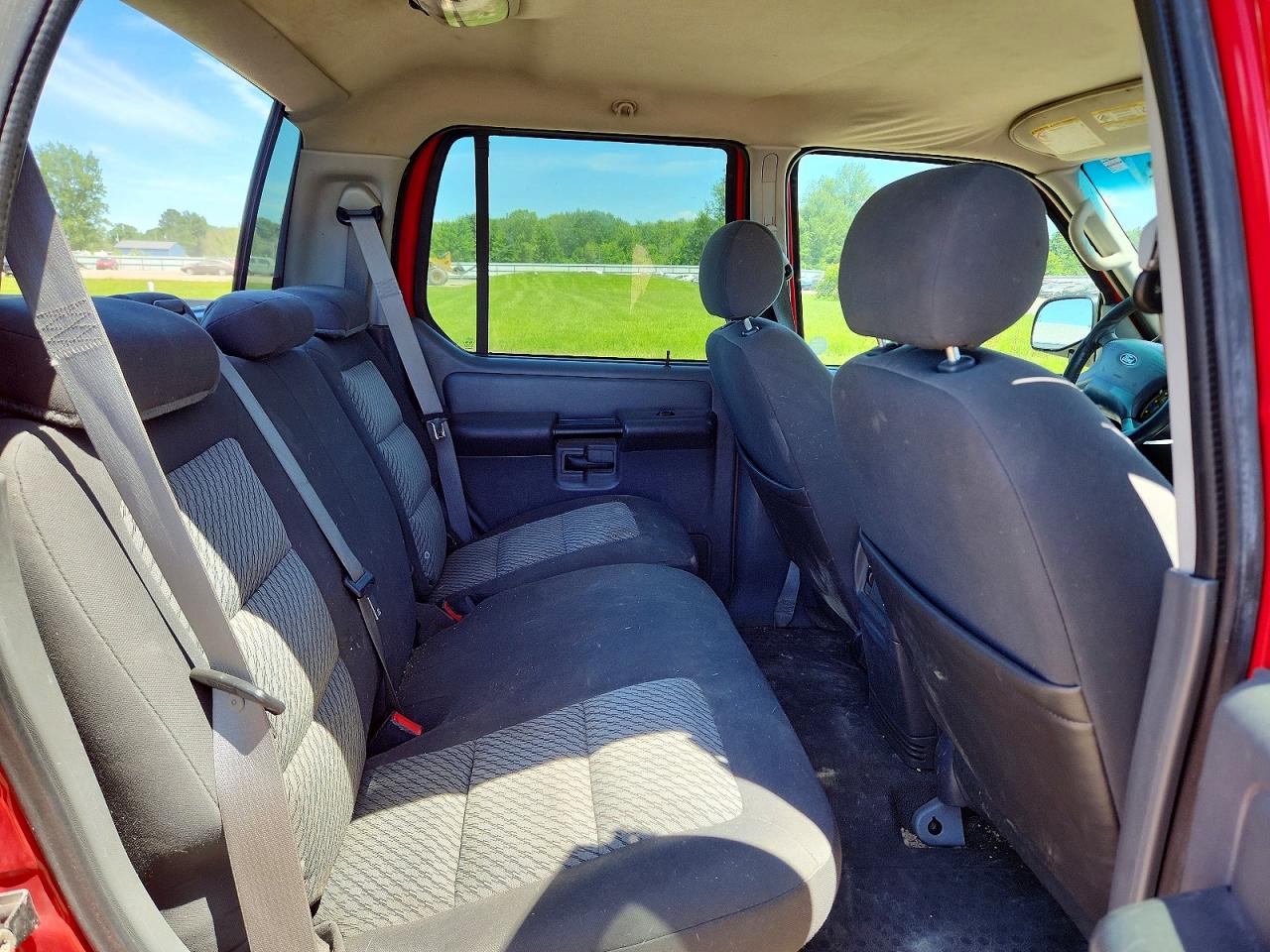 2005 Ford Explorer Sport Trac Red vin: 1FMZU67K65UA08833