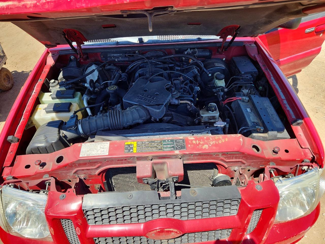 2005 Ford Explorer Sport Trac Red vin: 1FMZU67K65UA08833