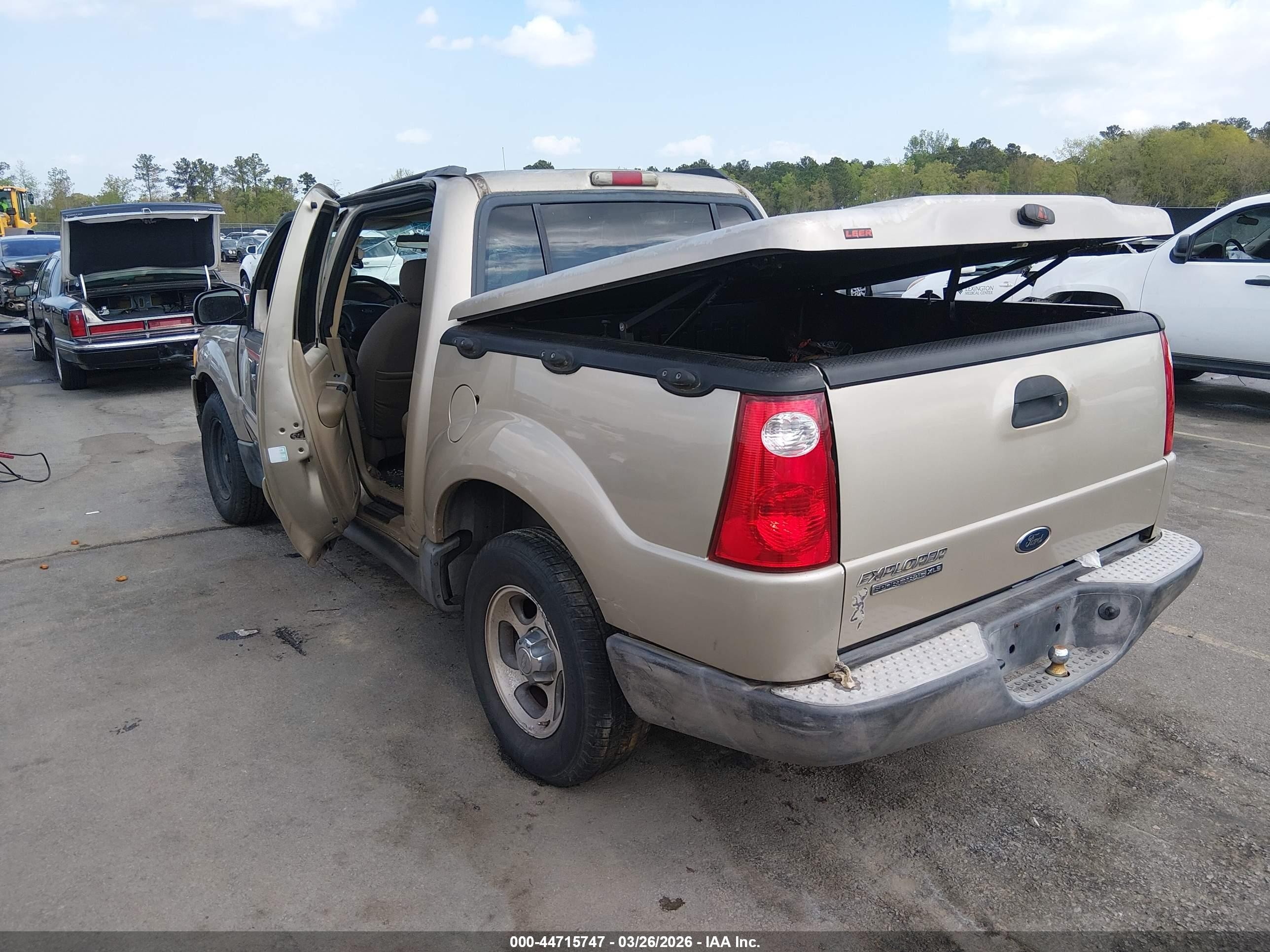 2004 Ford Explorer Sport Trac   Gold vin: 1FMZU67K74UA46845