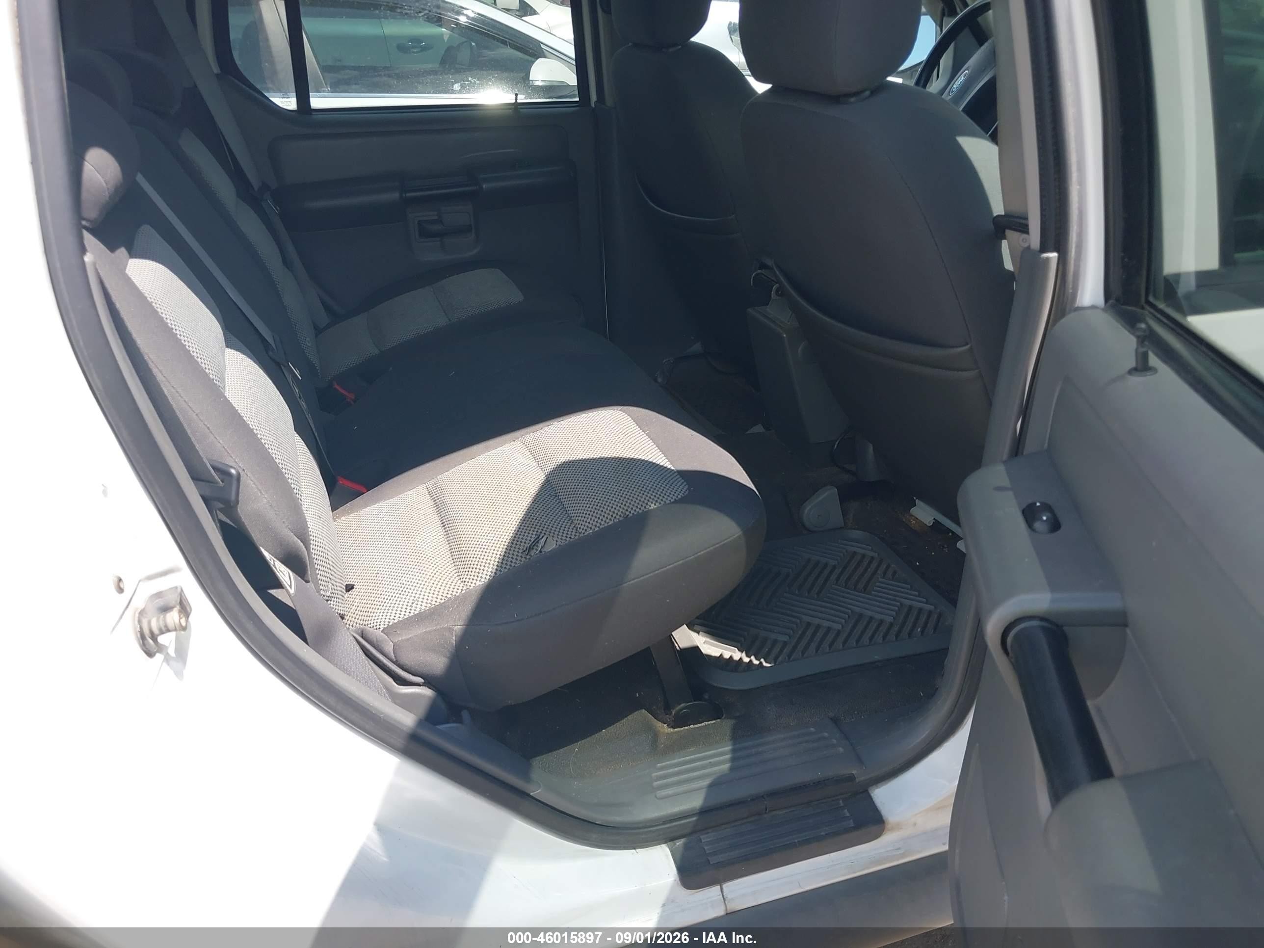 2004 Ford Explorer Sport Trac Adrenalin/xls/xlt Белый vin: 1FMZU67K84UA61533