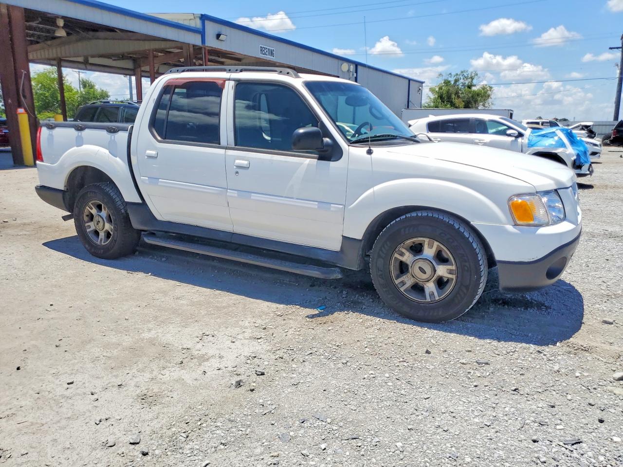 2004 Ford Explorer Sport Trac White vin: 1FMZU67K84UB93224