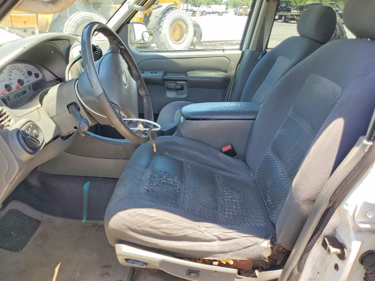 2004 Ford Explorer Sport Trac White vin: 1FMZU67K84UB93224