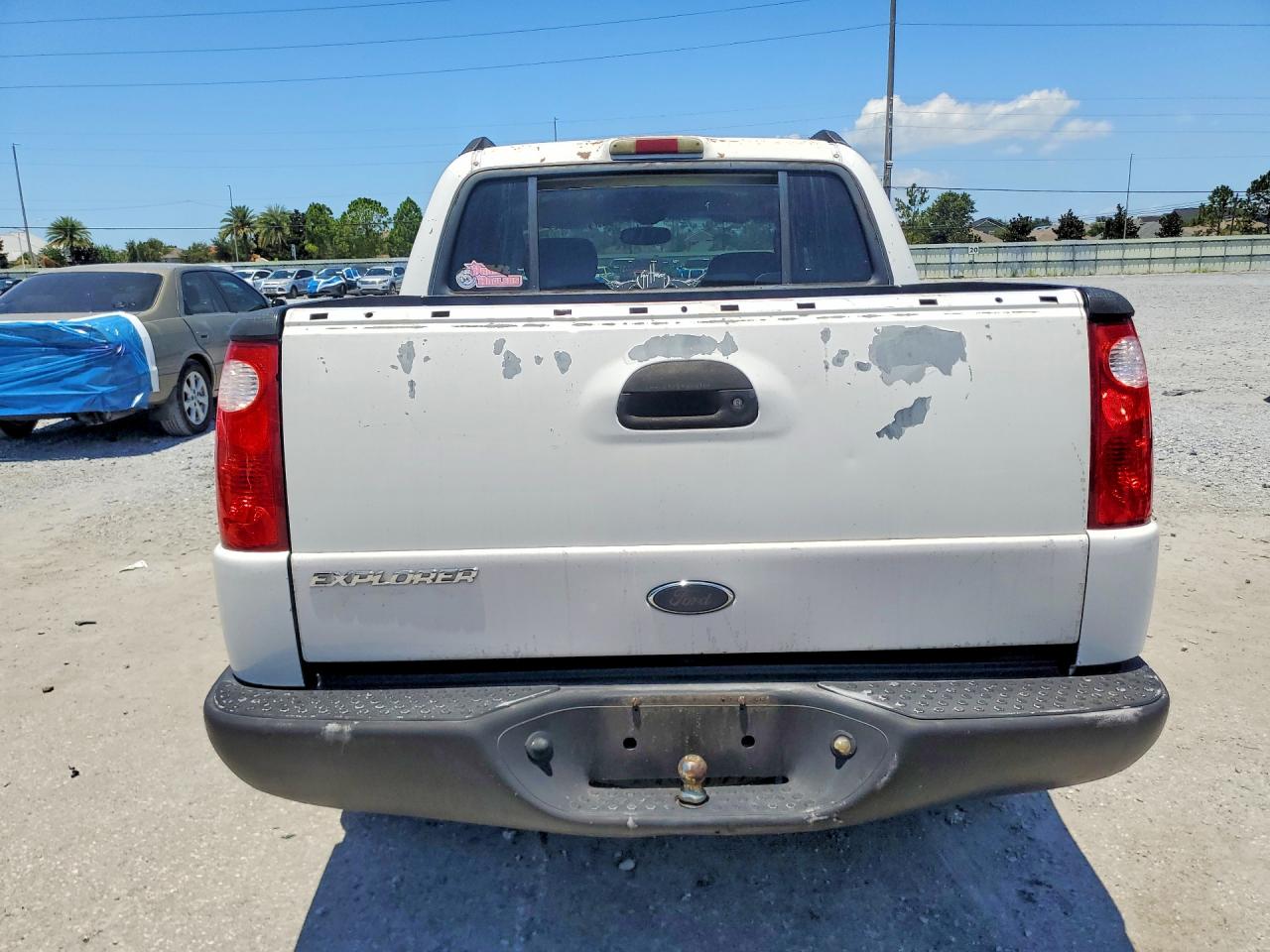 2004 Ford Explorer Sport Trac White vin: 1FMZU67K84UB93224