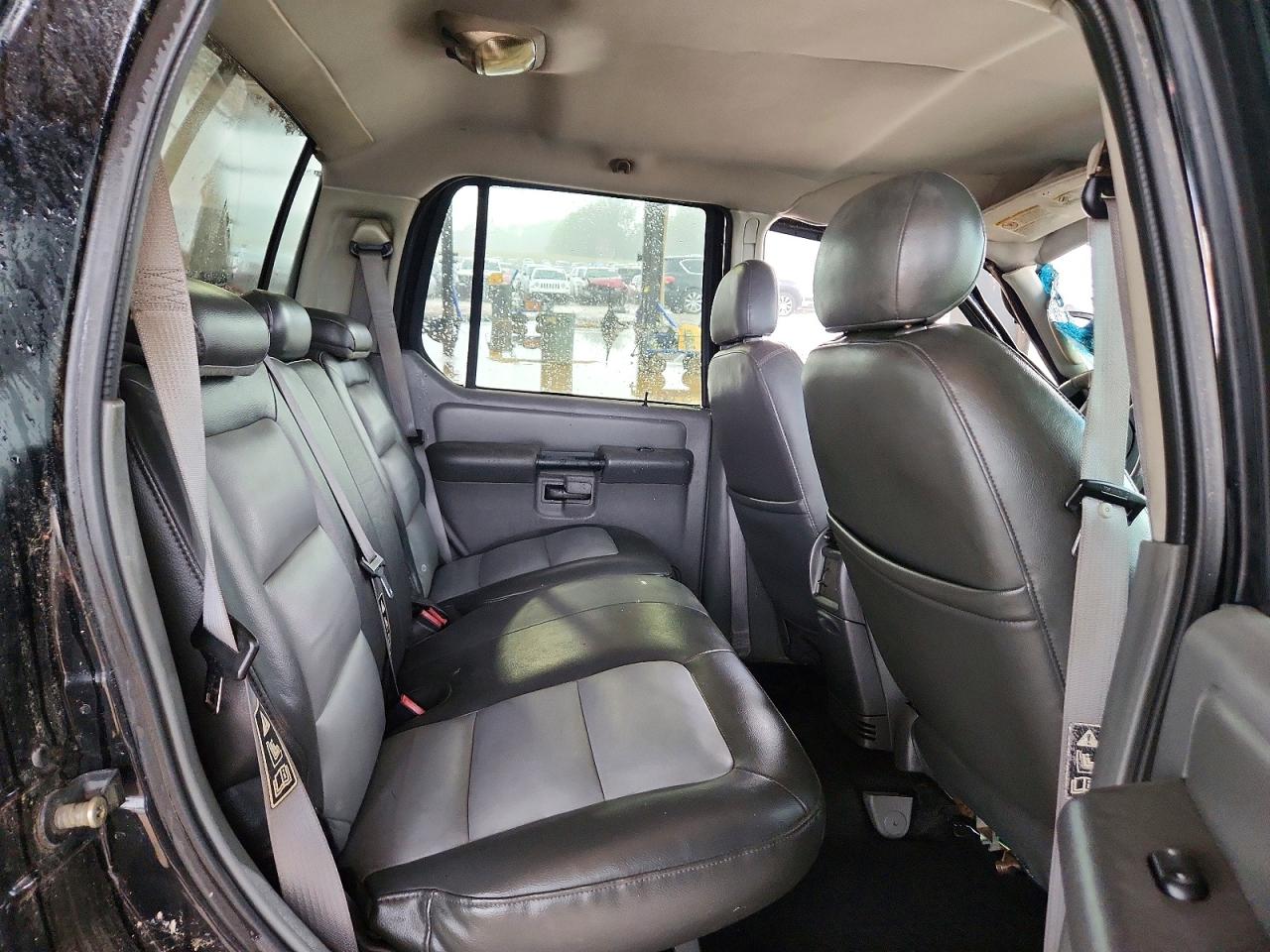 2004 Ford Explorer Black vin: 1FMZU67KX4UA47021
