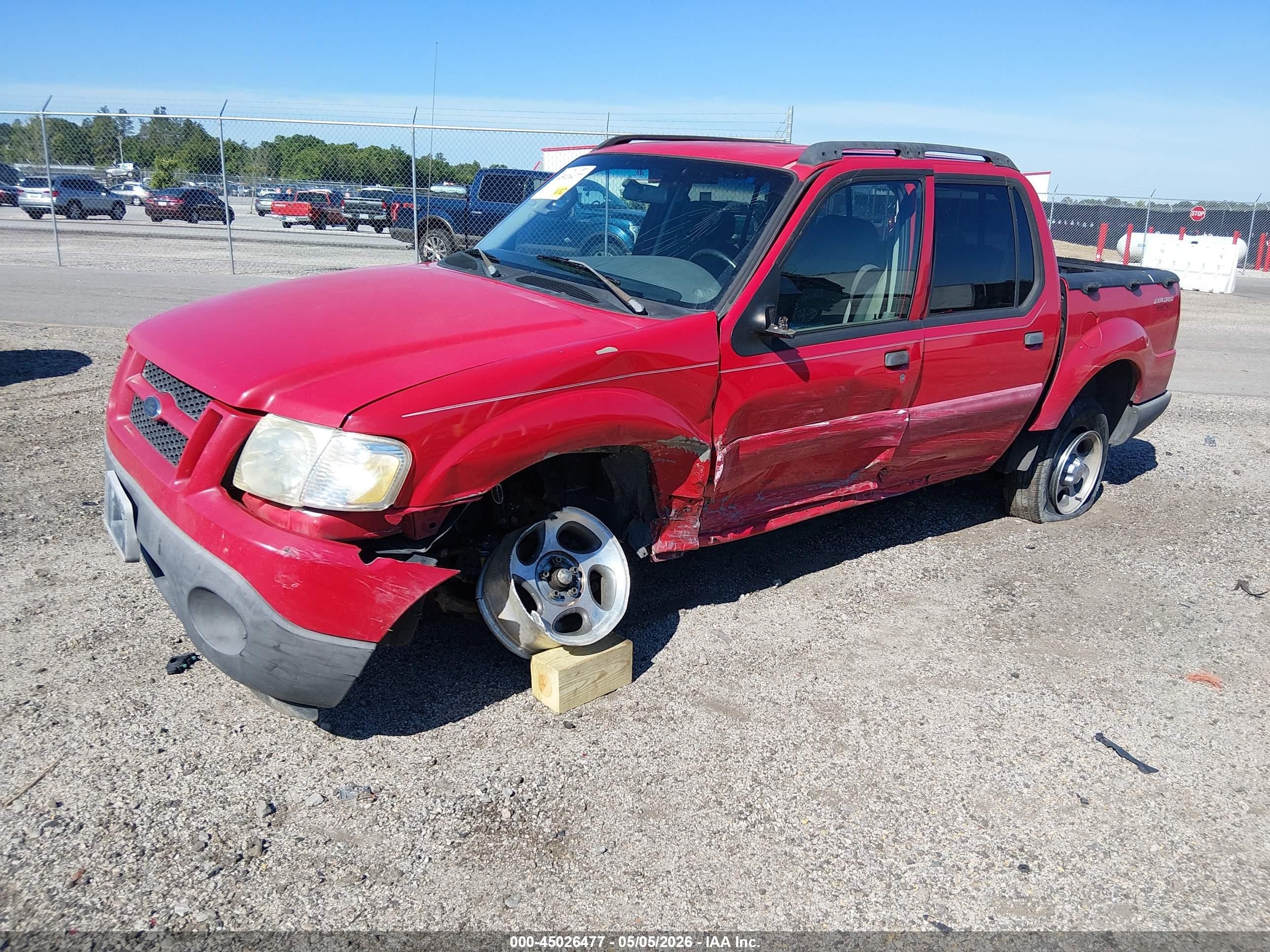 2005 Ford Explorer Sport Trac   Red vin: 1FMZU67KX5UA98214