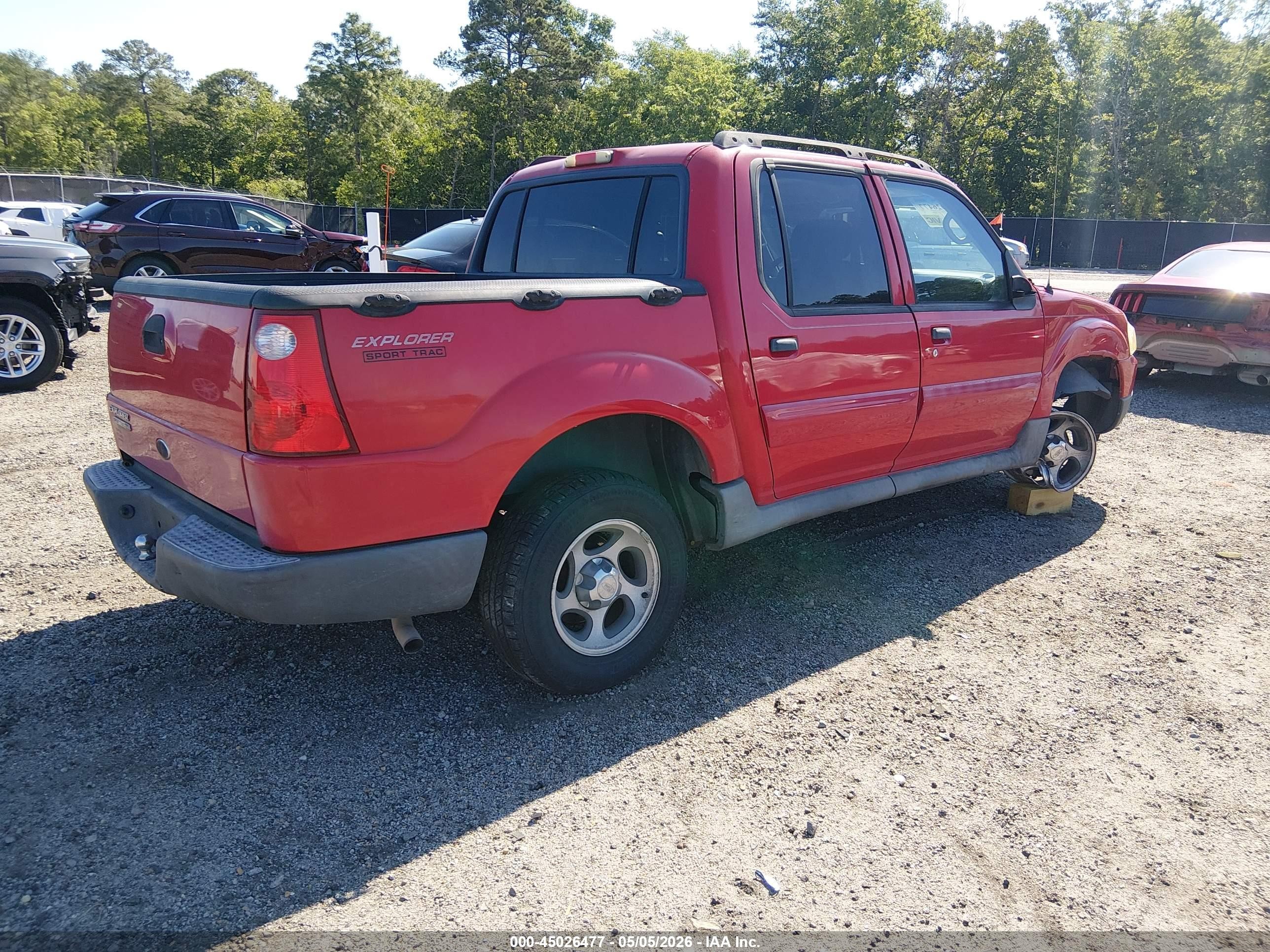 2005 Ford Explorer Sport Trac   Red vin: 1FMZU67KX5UA98214