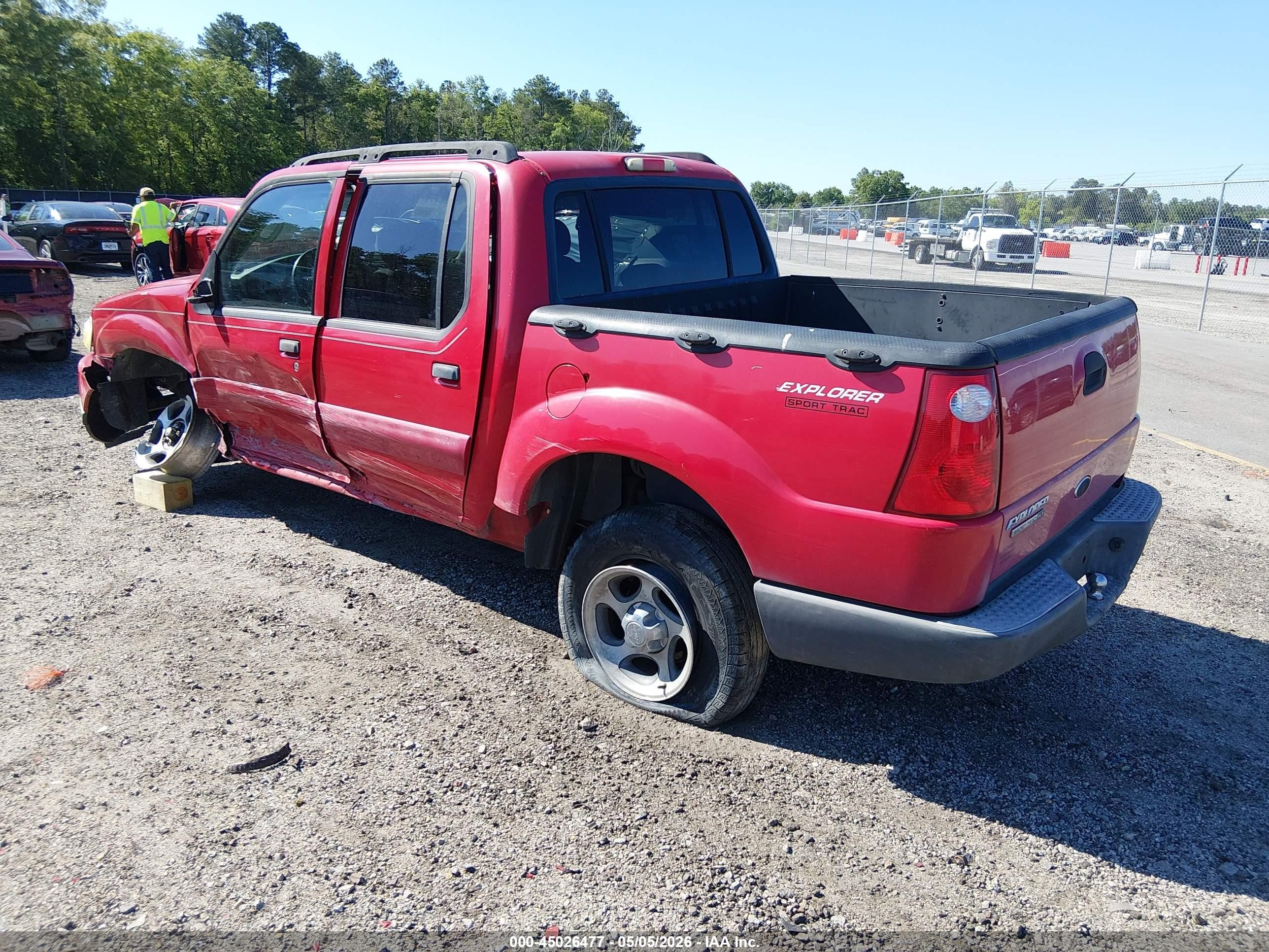2005 Ford Explorer Sport Trac   Red vin: 1FMZU67KX5UA98214