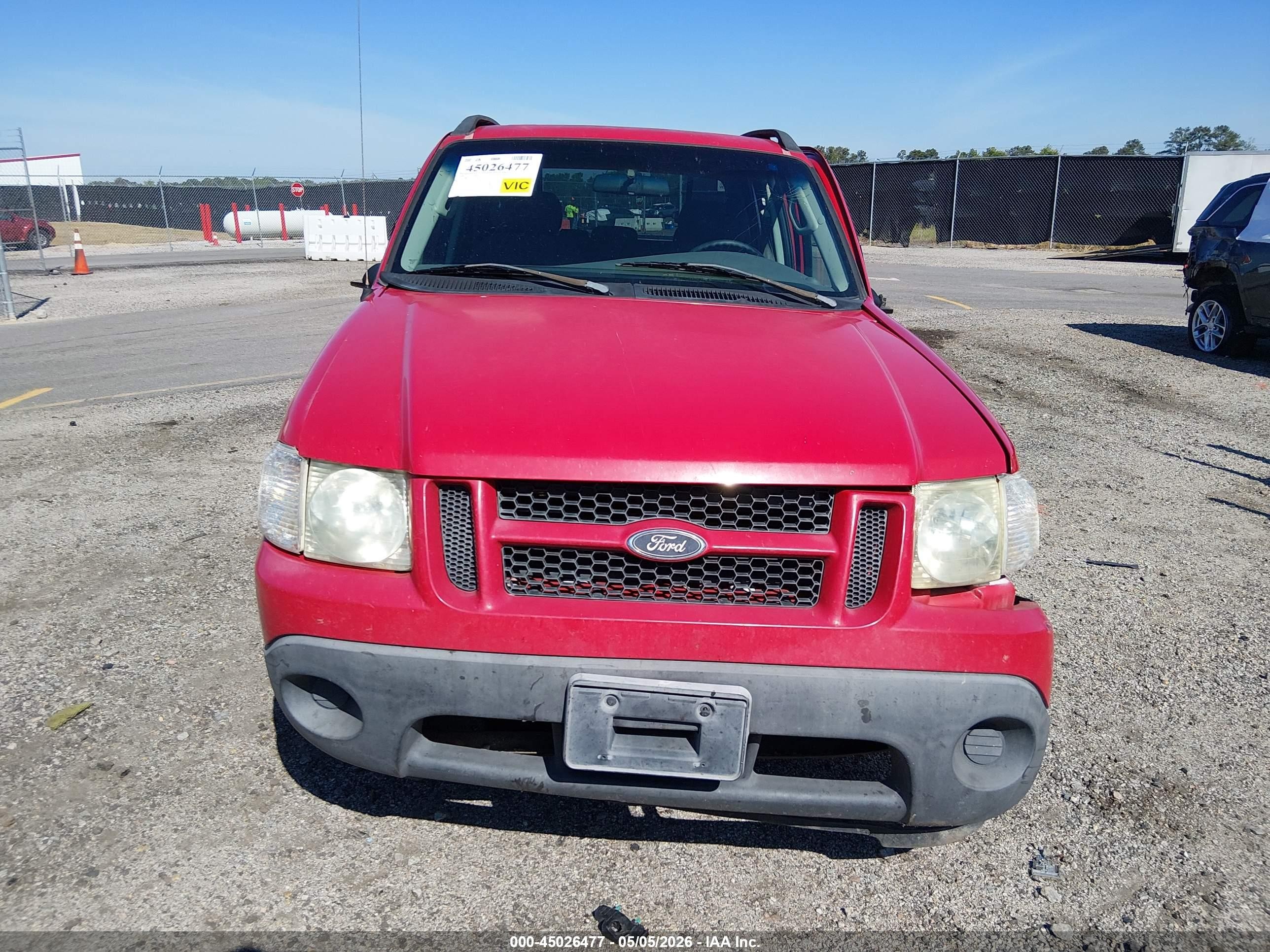 2005 Ford Explorer Sport Trac   Red vin: 1FMZU67KX5UA98214