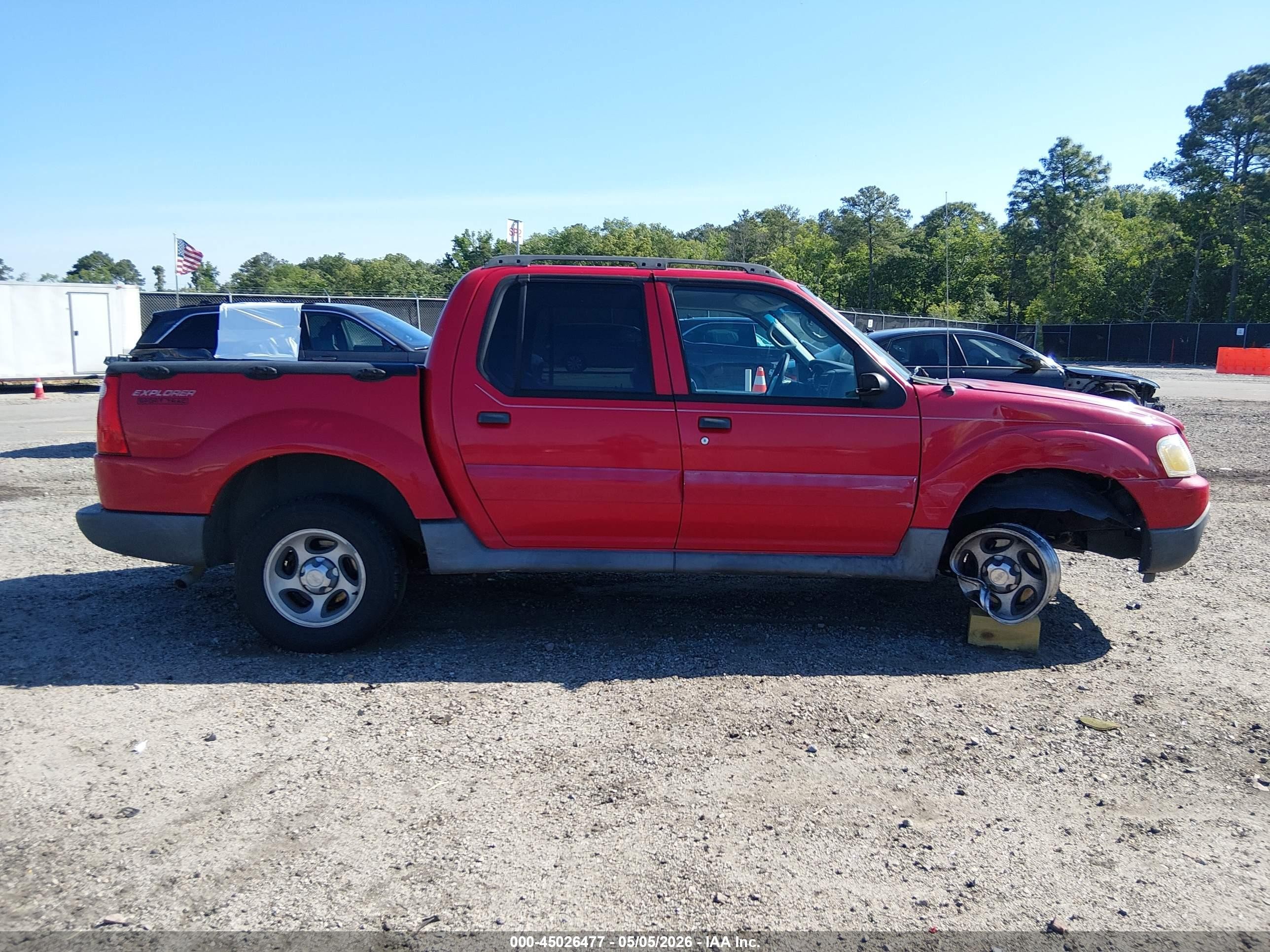 2005 Ford Explorer Sport Trac   Red vin: 1FMZU67KX5UA98214
