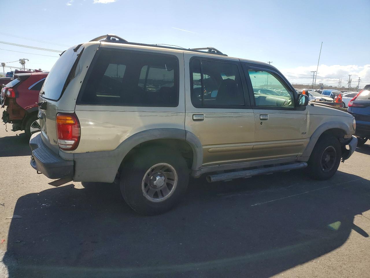 2000 Ford Explorer Xls Золотой vin: 1FMZU72E0YZC07133