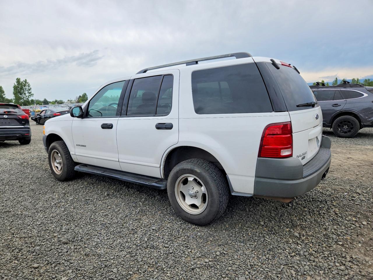 2002 Ford Explorer Xls White vin: 1FMZU72E22UC54930