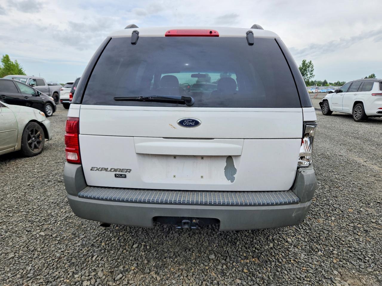 2002 Ford Explorer Xls White vin: 1FMZU72E22UC54930