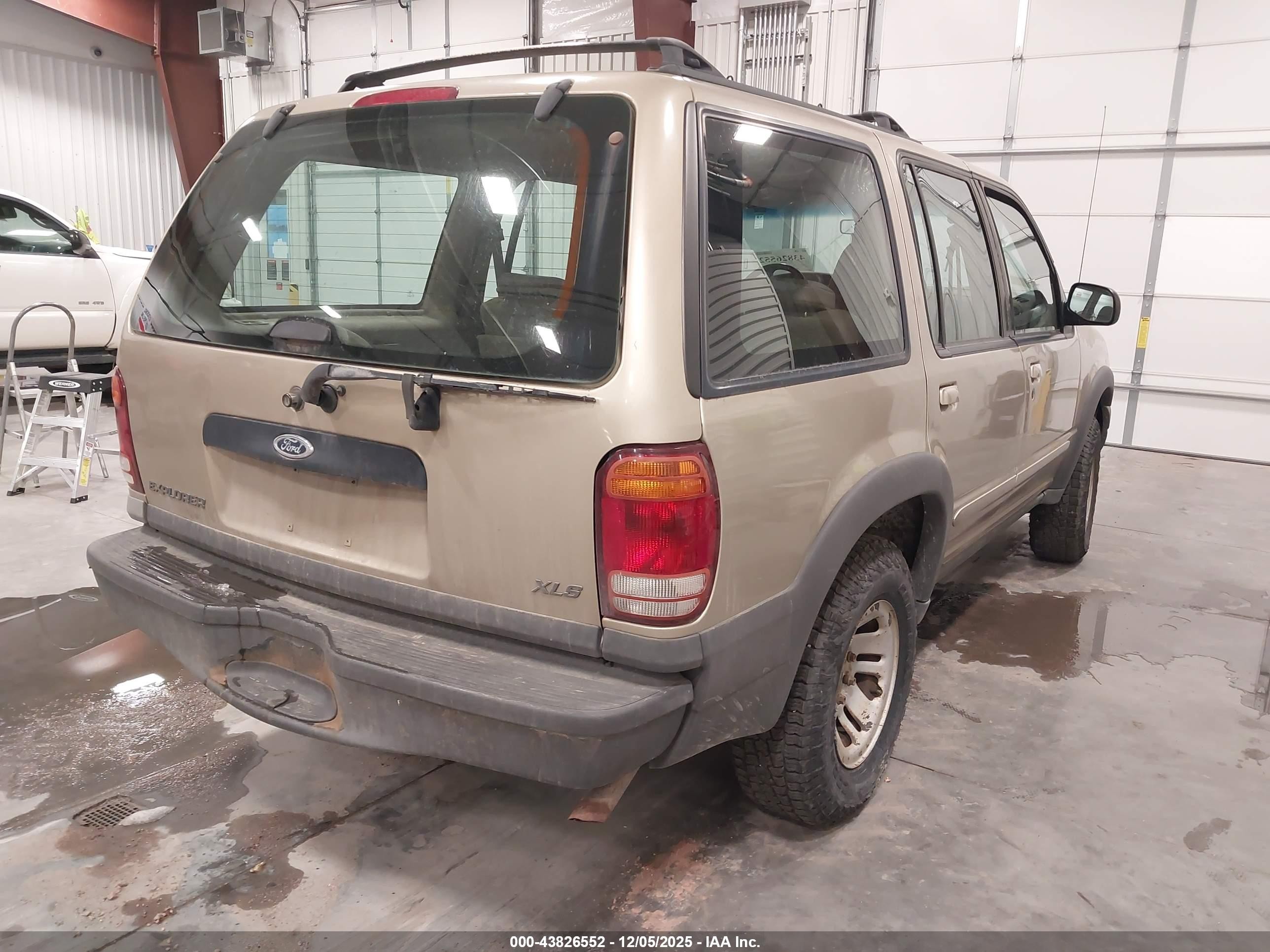 2001 Ford Explorer Xls Золотой vin: 1FMZU72E41ZA82773