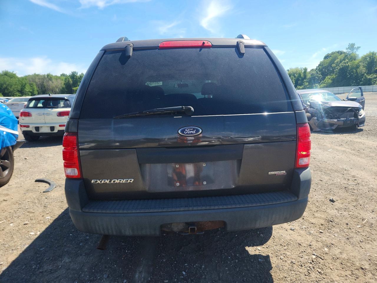 2005 Ford Explorer Xls Brown vin: 1FMZU72E55UB54129