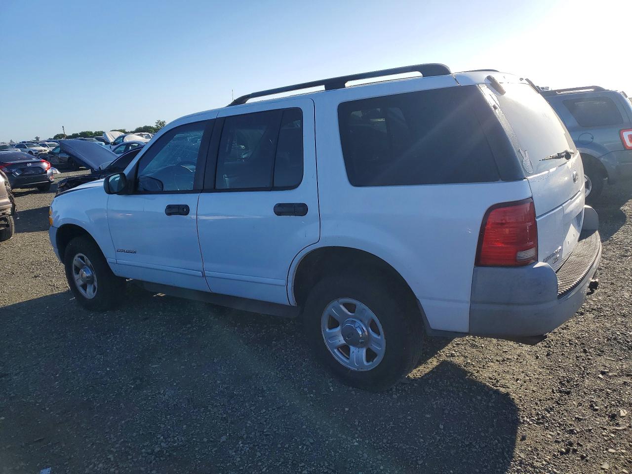 2002 Ford Explorer Xls White vin: 1FMZU72E72ZB59282