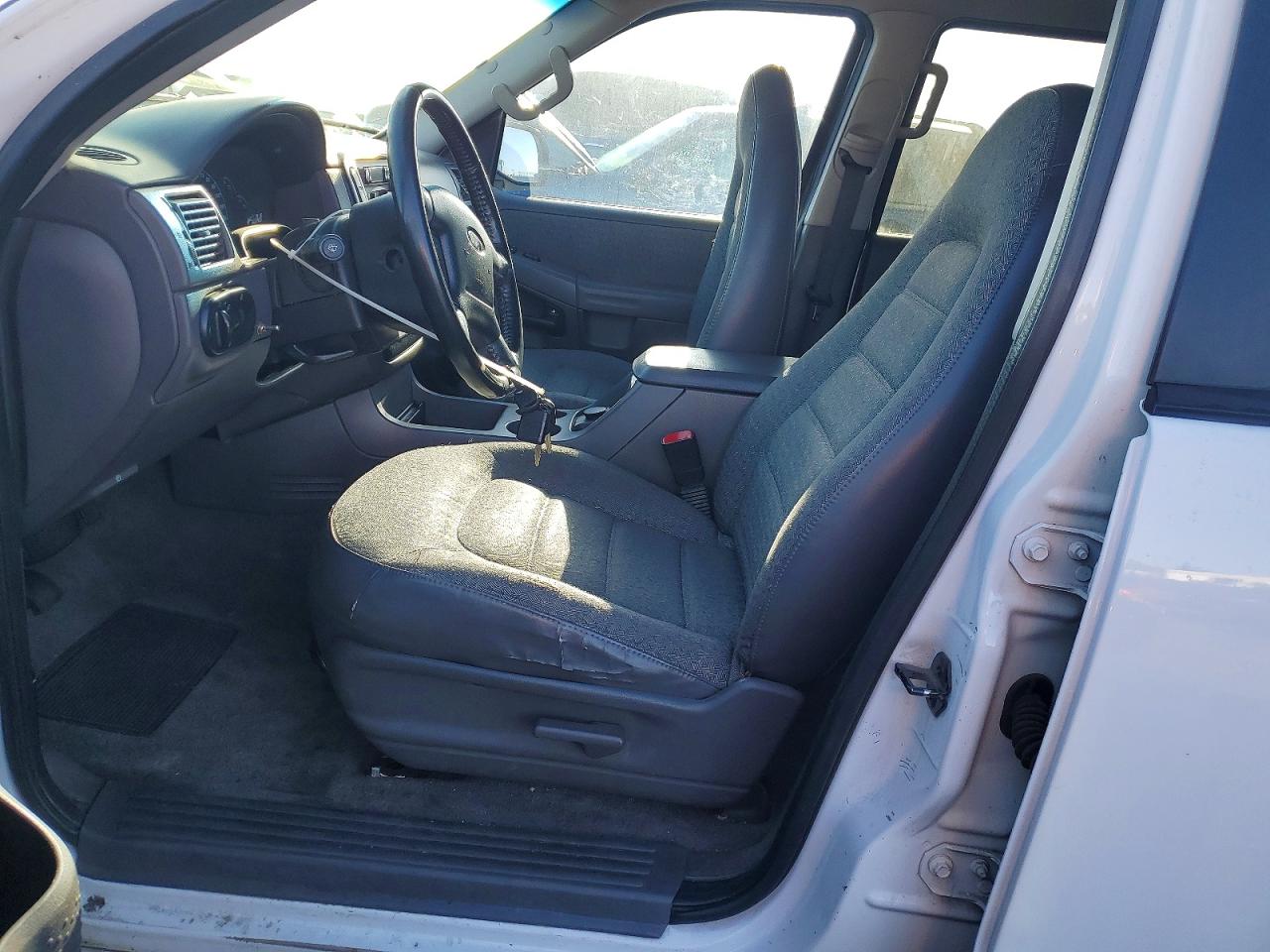 2002 Ford Explorer Xls White vin: 1FMZU72E72ZB59282