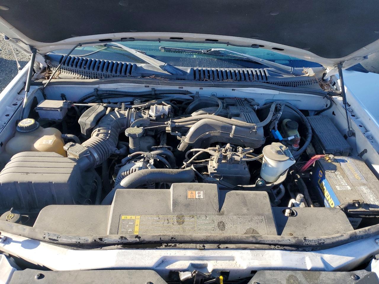 2002 Ford Explorer Xls White vin: 1FMZU72E72ZB59282