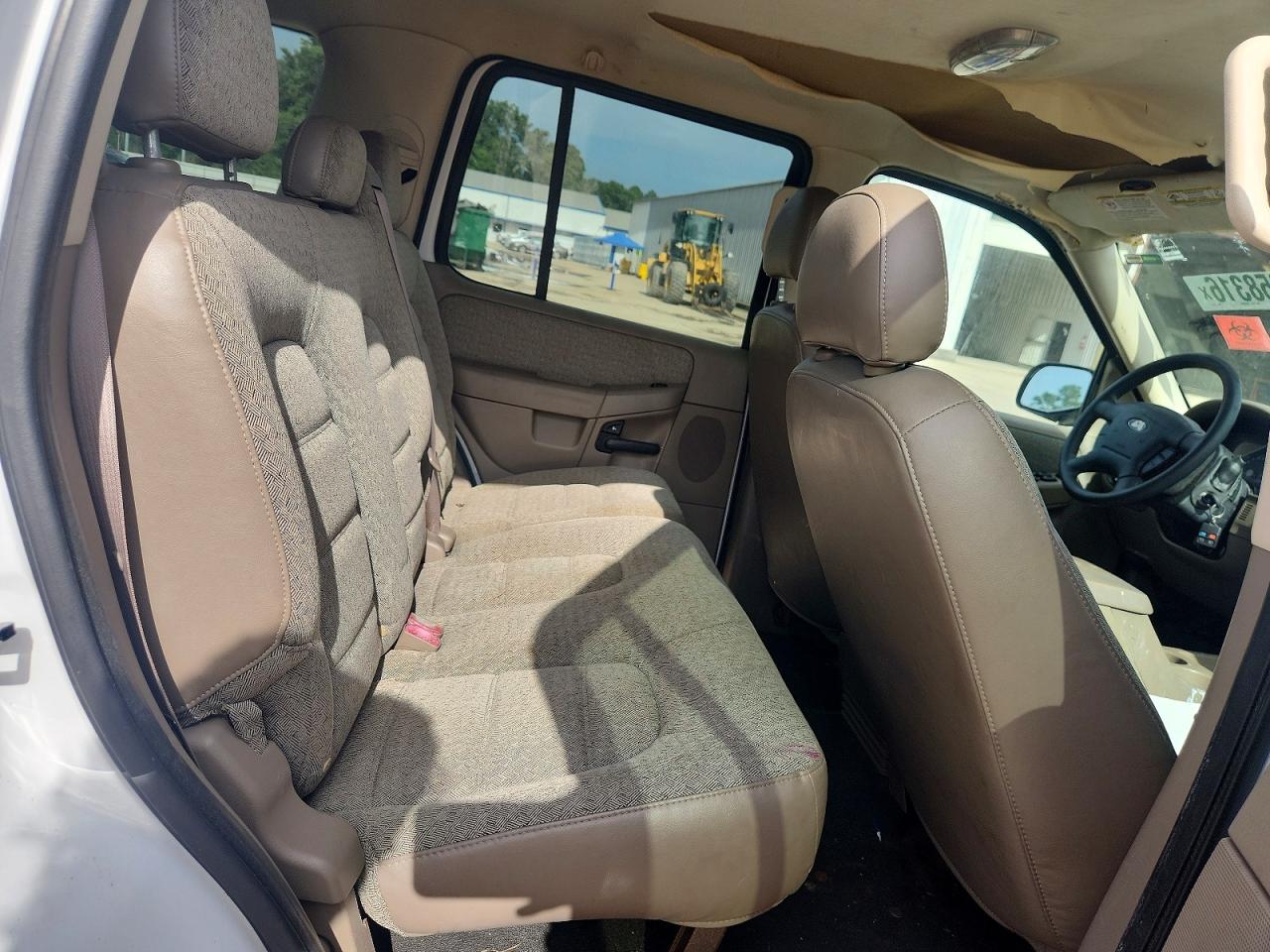 2003 Ford Explorer Xls White vin: 1FMZU72K03ZB27927