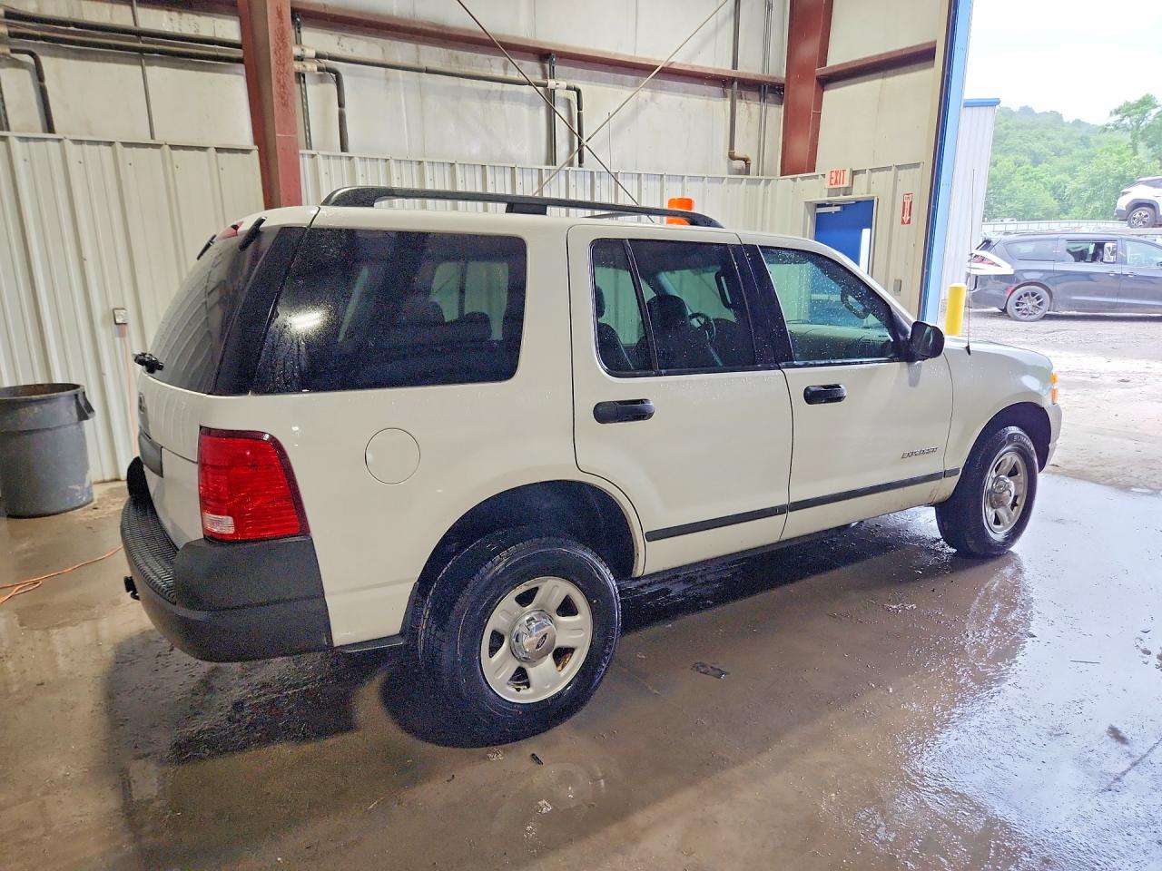 2004 Ford Explorer Xls White vin: 1FMZU72K04ZA93165
