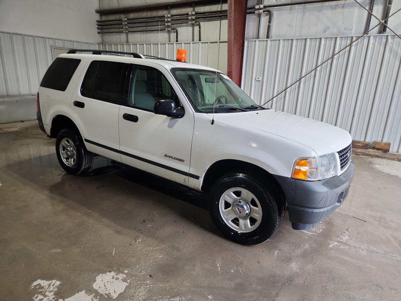 2004 Ford Explorer Xls White vin: 1FMZU72K04ZA93165 Damage: Right Front Fender, Heavy Scratch, 2 To 3 Inches