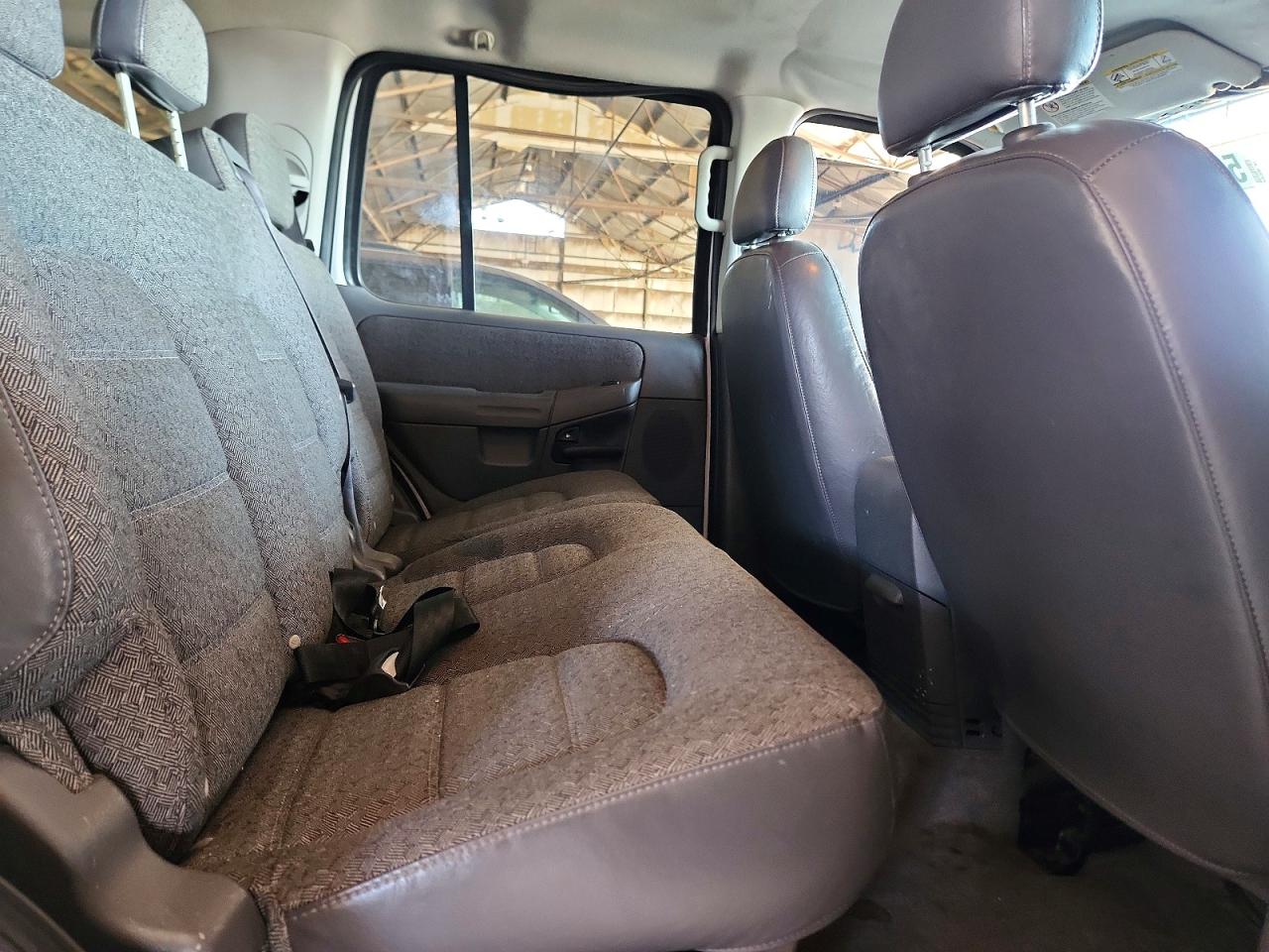 2004 Ford Explorer Xls White vin: 1FMZU72K04ZB02141