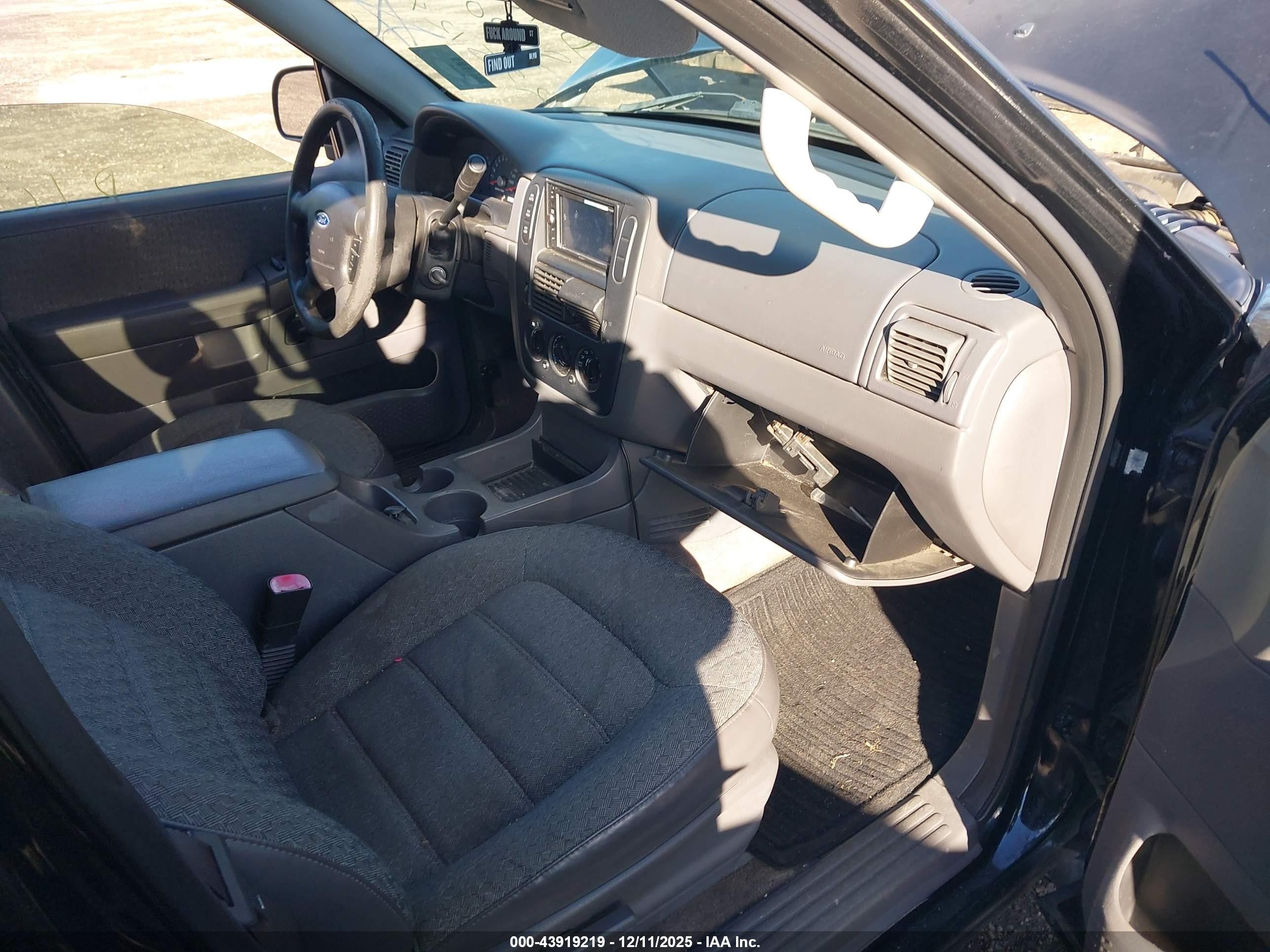 2003 Ford Explorer Xls Black vin: 1FMZU72K73UC25091