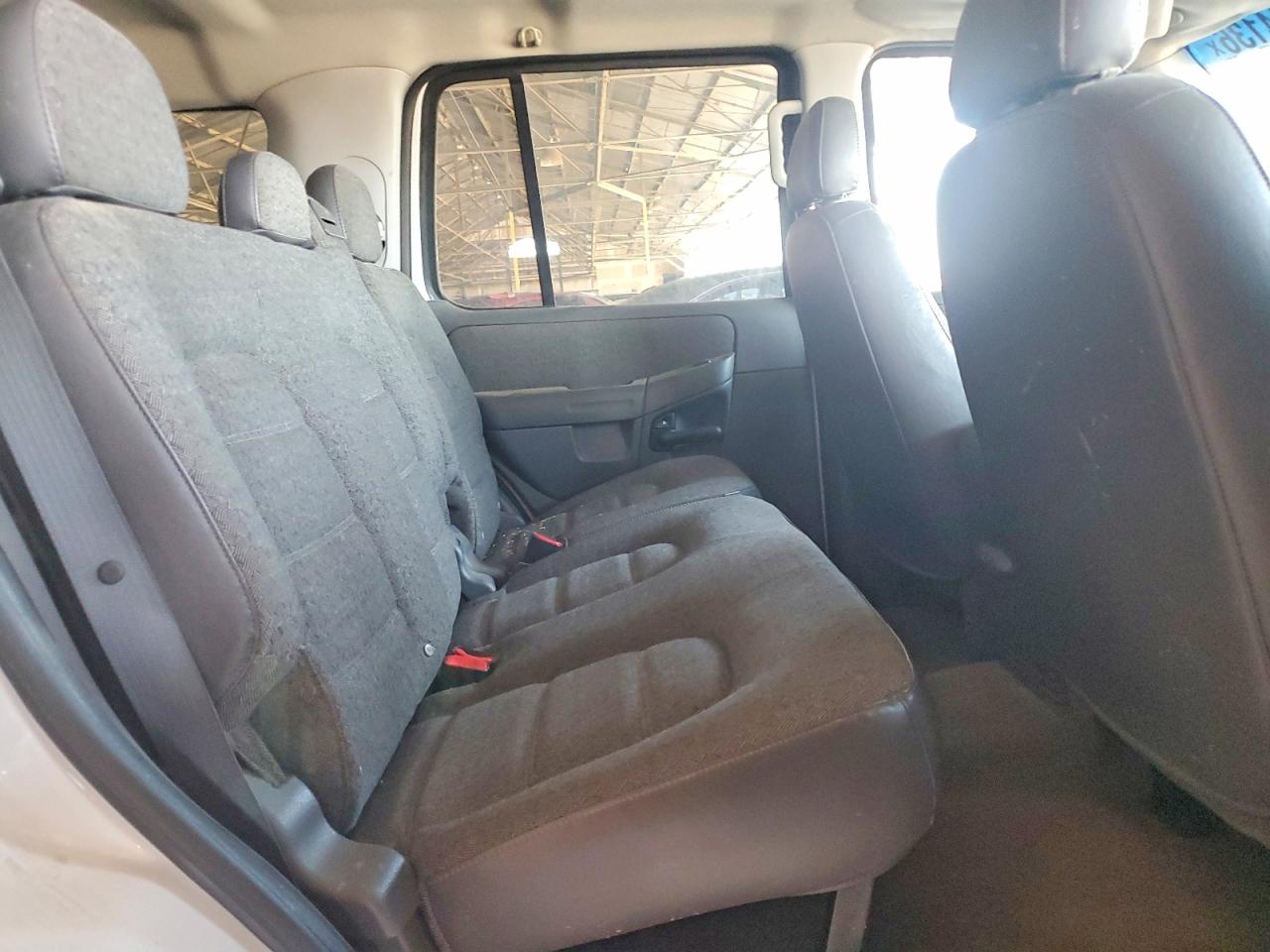 2004 Ford Explorer Xls White vin: 1FMZU72K74ZB12701