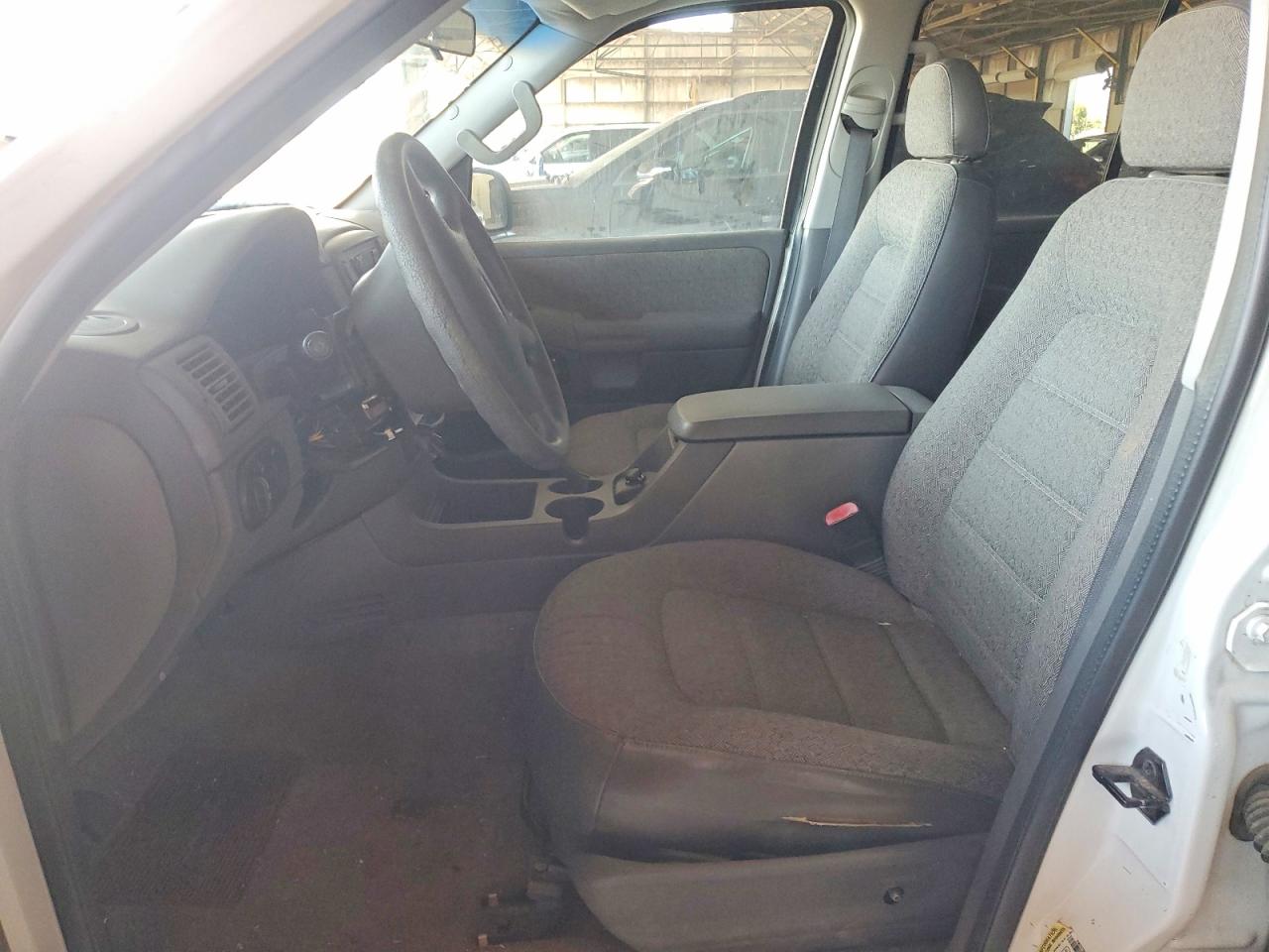 2004 Ford Explorer Xls White vin: 1FMZU72K74ZB12701