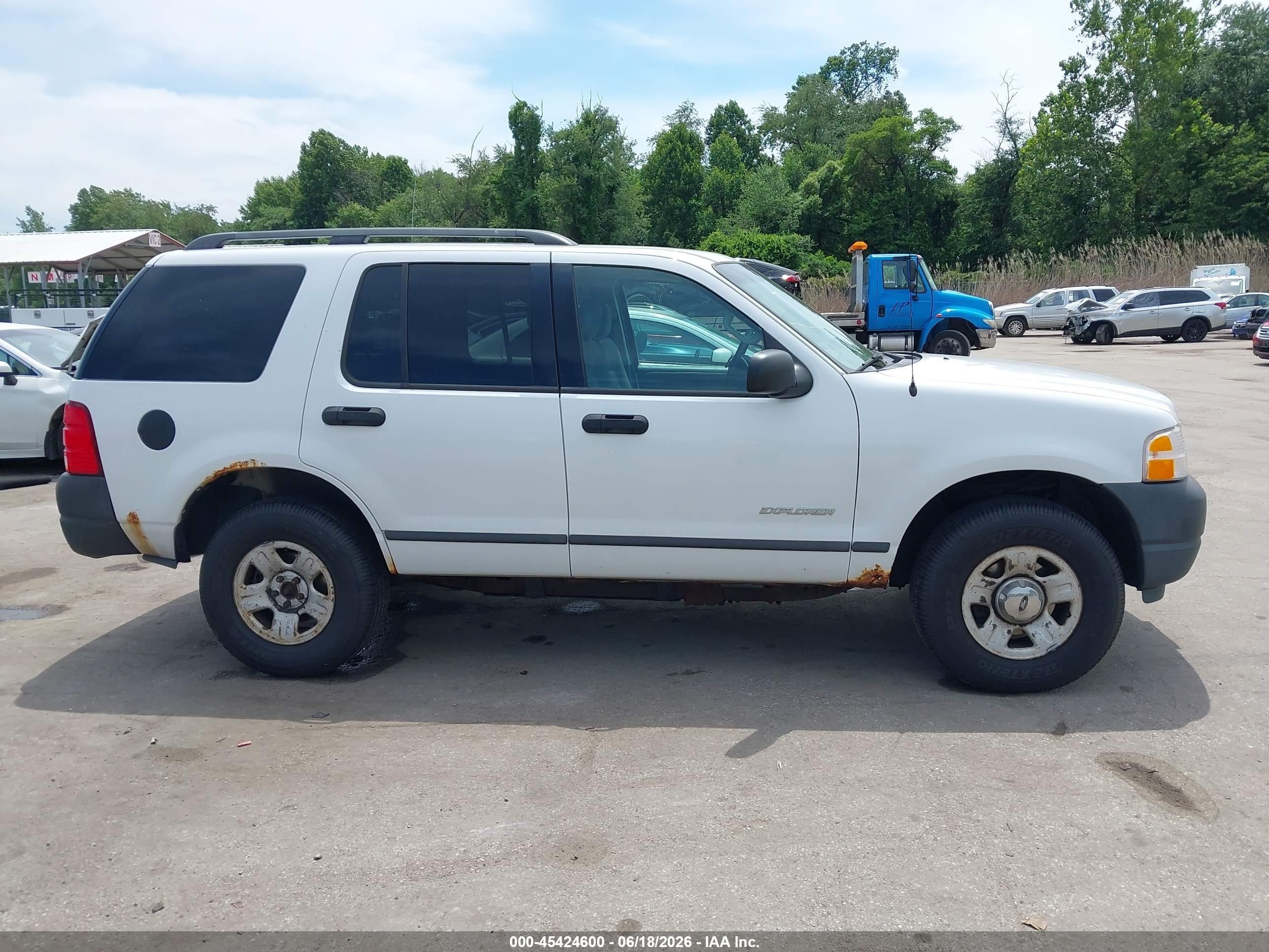 2004 Ford Explorer Xls White vin: 1FMZU72K74ZB32477