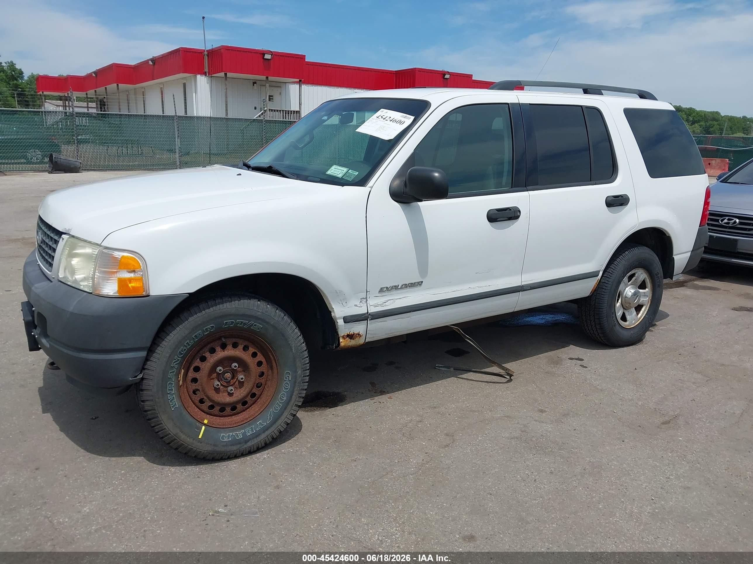 2004 Ford Explorer Xls White vin: 1FMZU72K74ZB32477