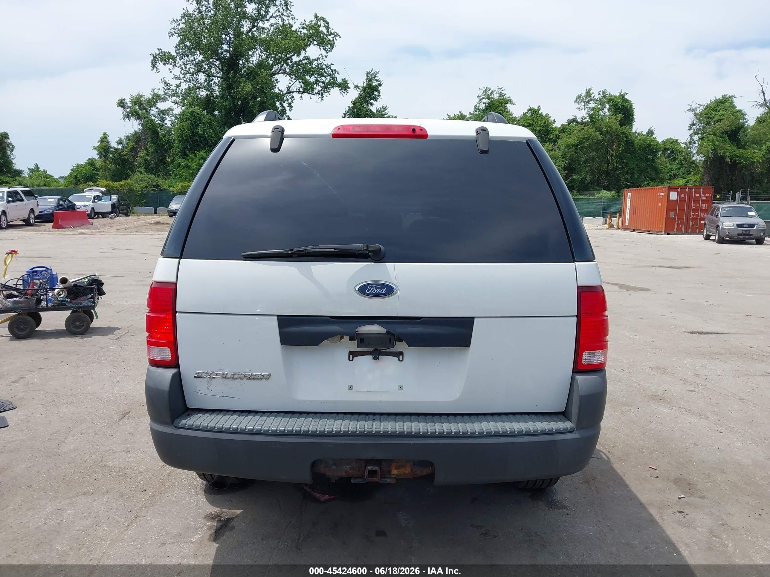 2004 Ford Explorer Xls White vin: 1FMZU72K74ZB32477