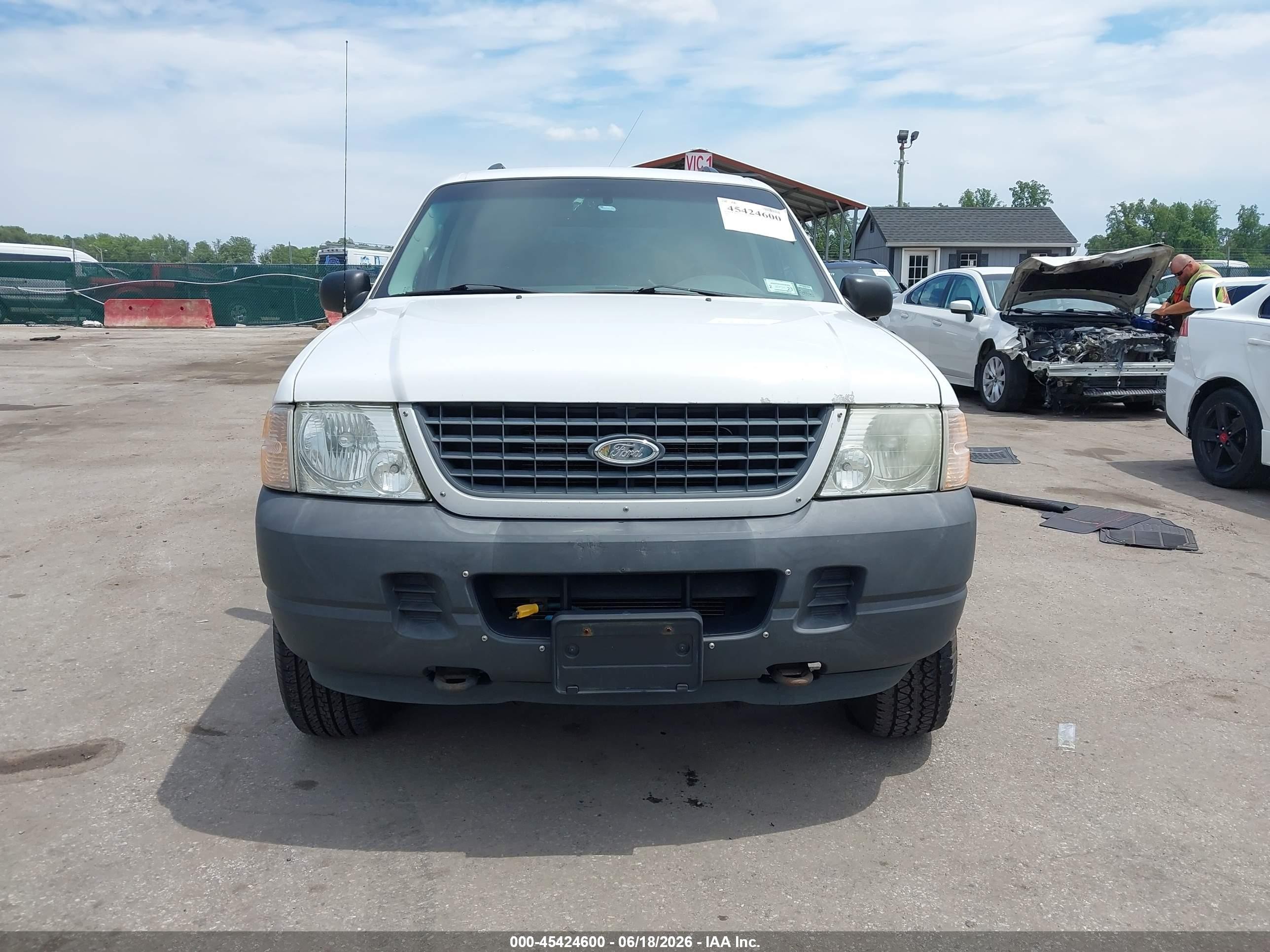 2004 Ford Explorer Xls White vin: 1FMZU72K74ZB32477