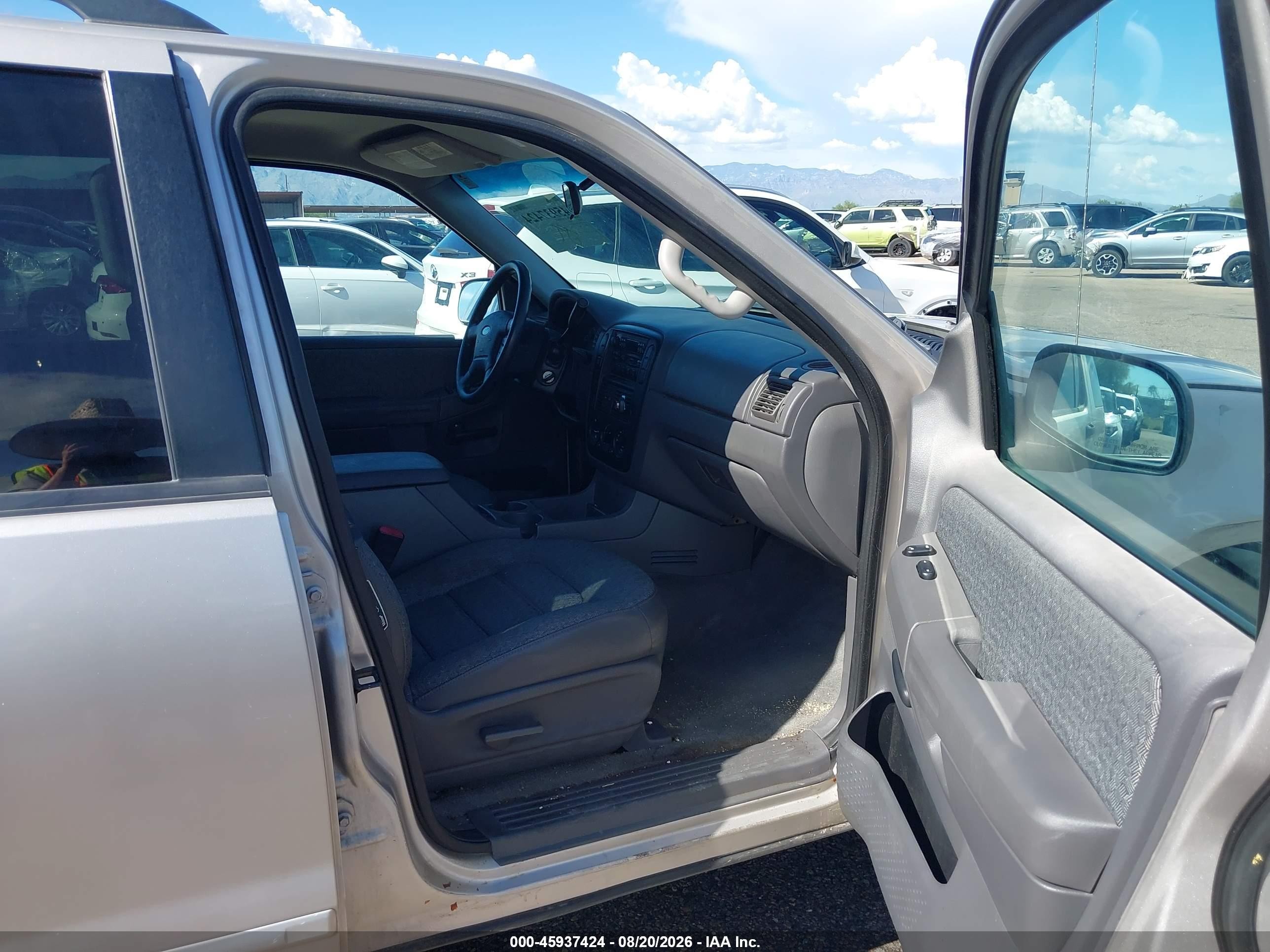 2002 Ford Explorer Xls Silver vin: 1FMZU72K82UD62202