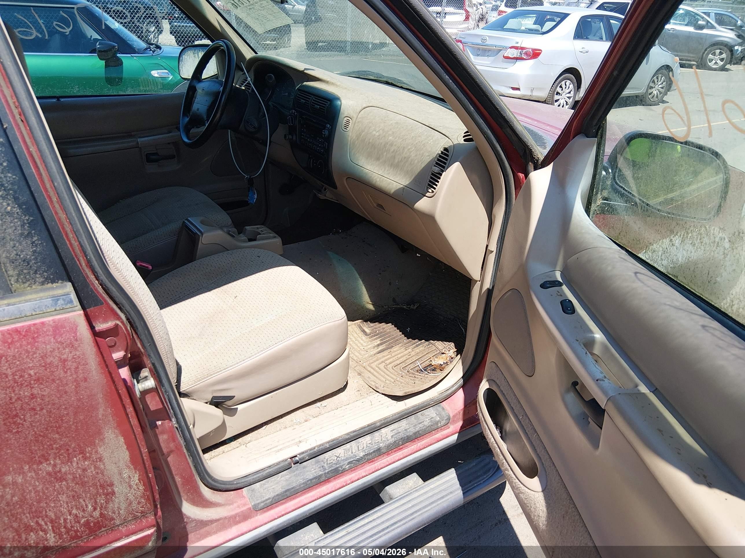 2000 Ford Explorer Xls Red vin: 1FMZU72X0YZA86489