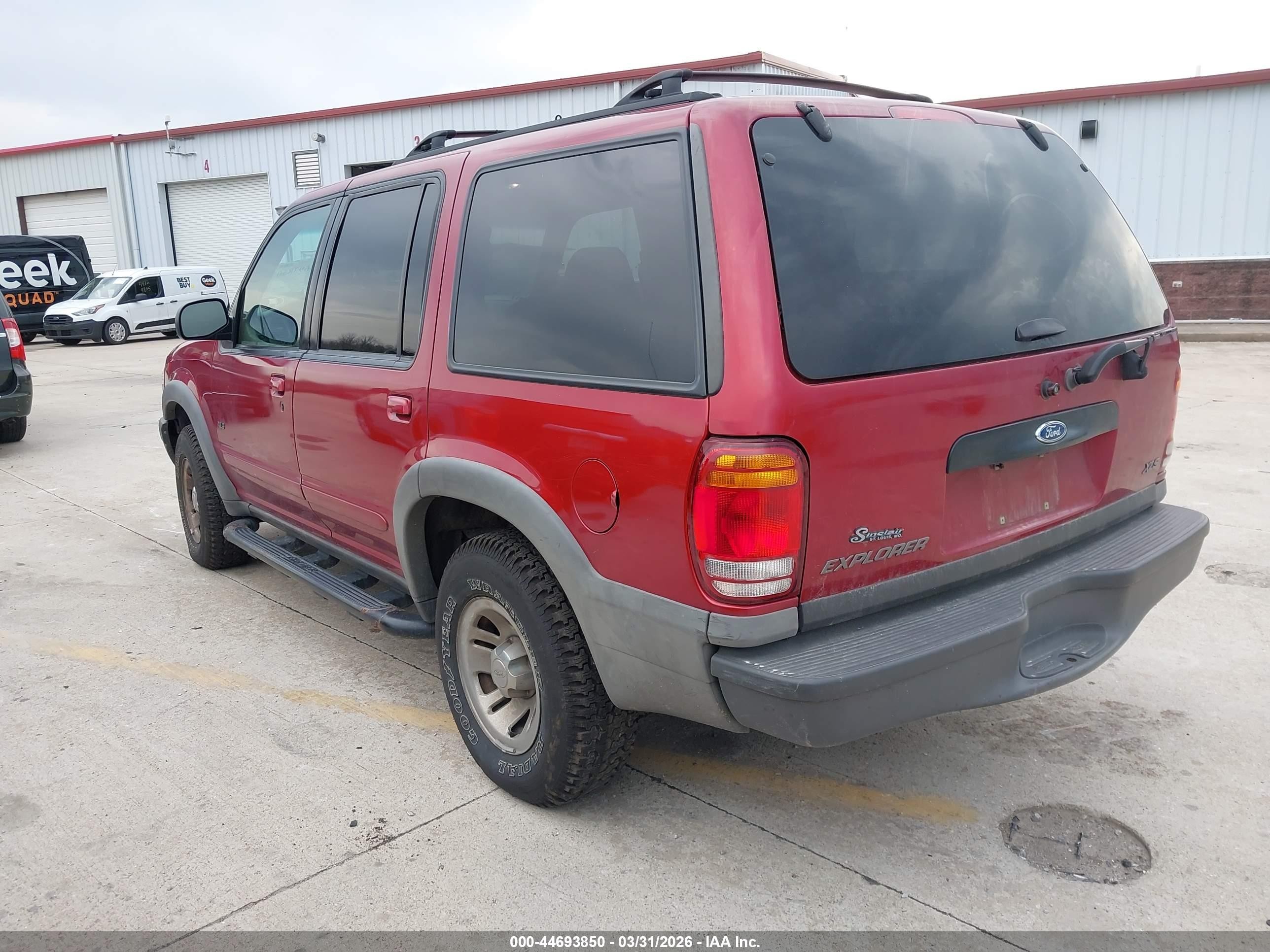 2000 Ford Explorer Xls Red vin: 1FMZU72X5YZA73740