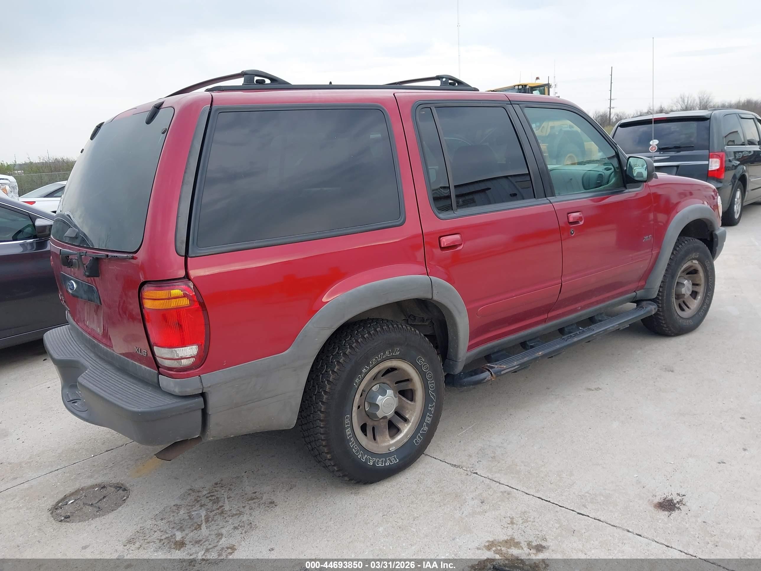 2000 Ford Explorer Xls Red vin: 1FMZU72X5YZA73740