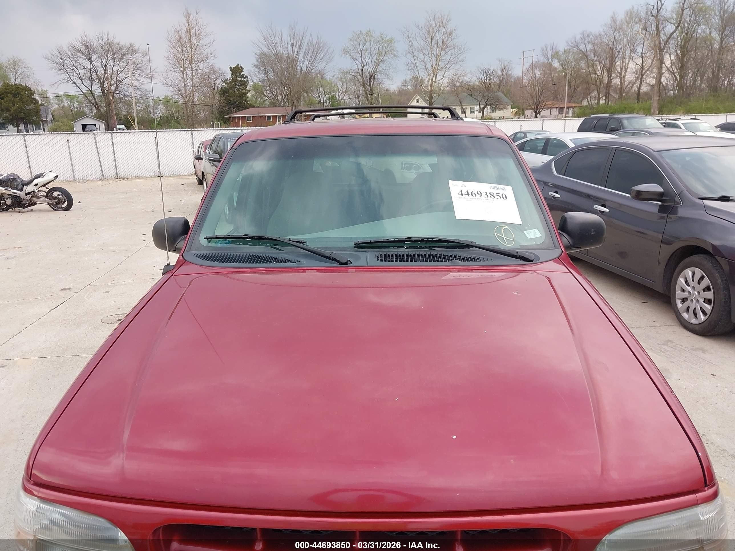 2000 Ford Explorer Xls Red vin: 1FMZU72X5YZA73740