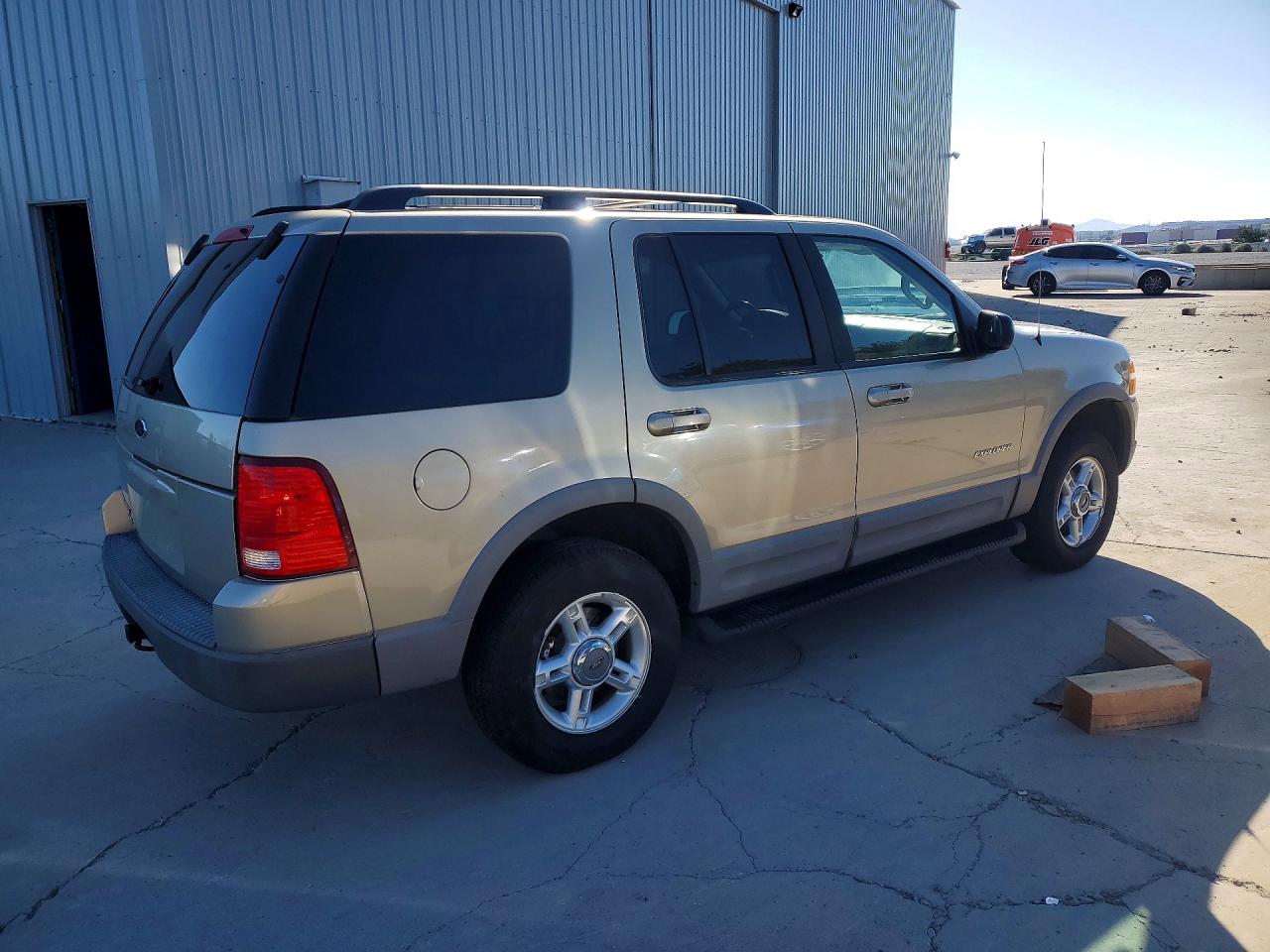 2002 Ford Explorer Xlt Beige vin: 1FMZU73E02ZB42547