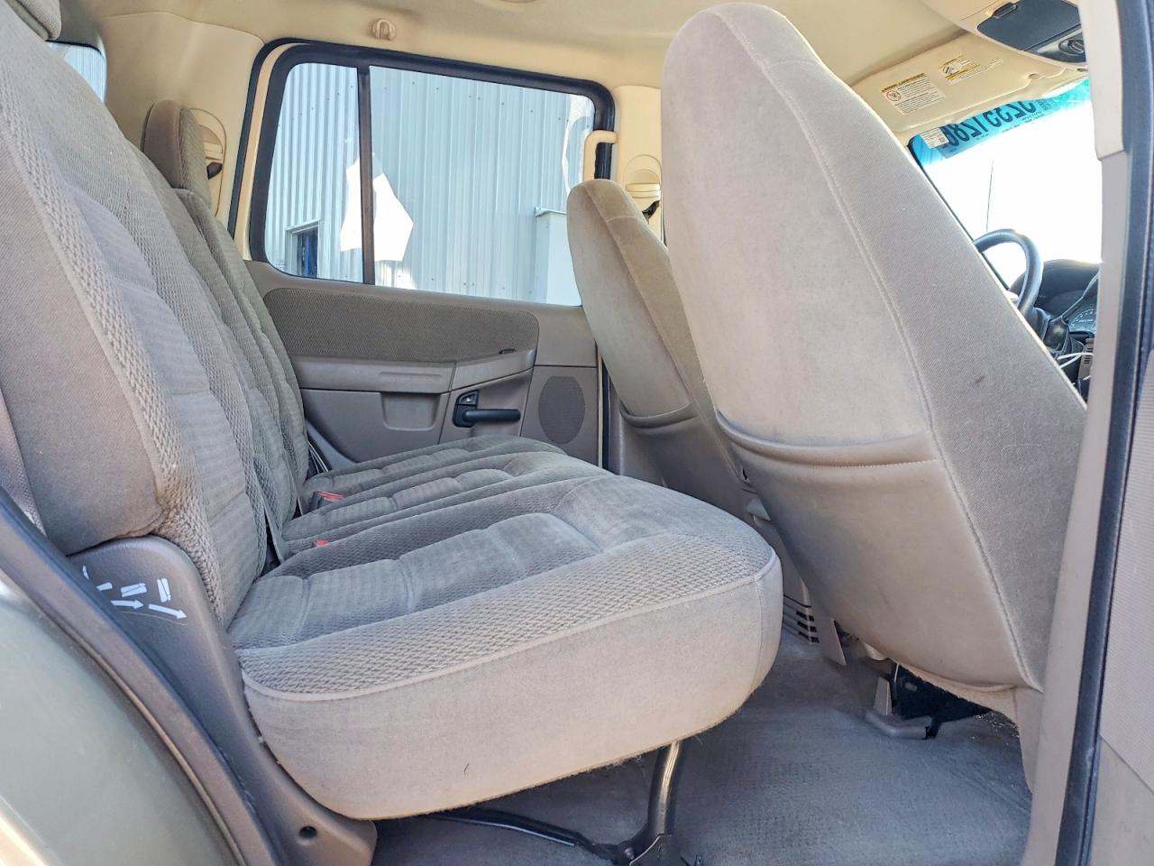2002 Ford Explorer Xlt Beige vin: 1FMZU73E02ZB42547