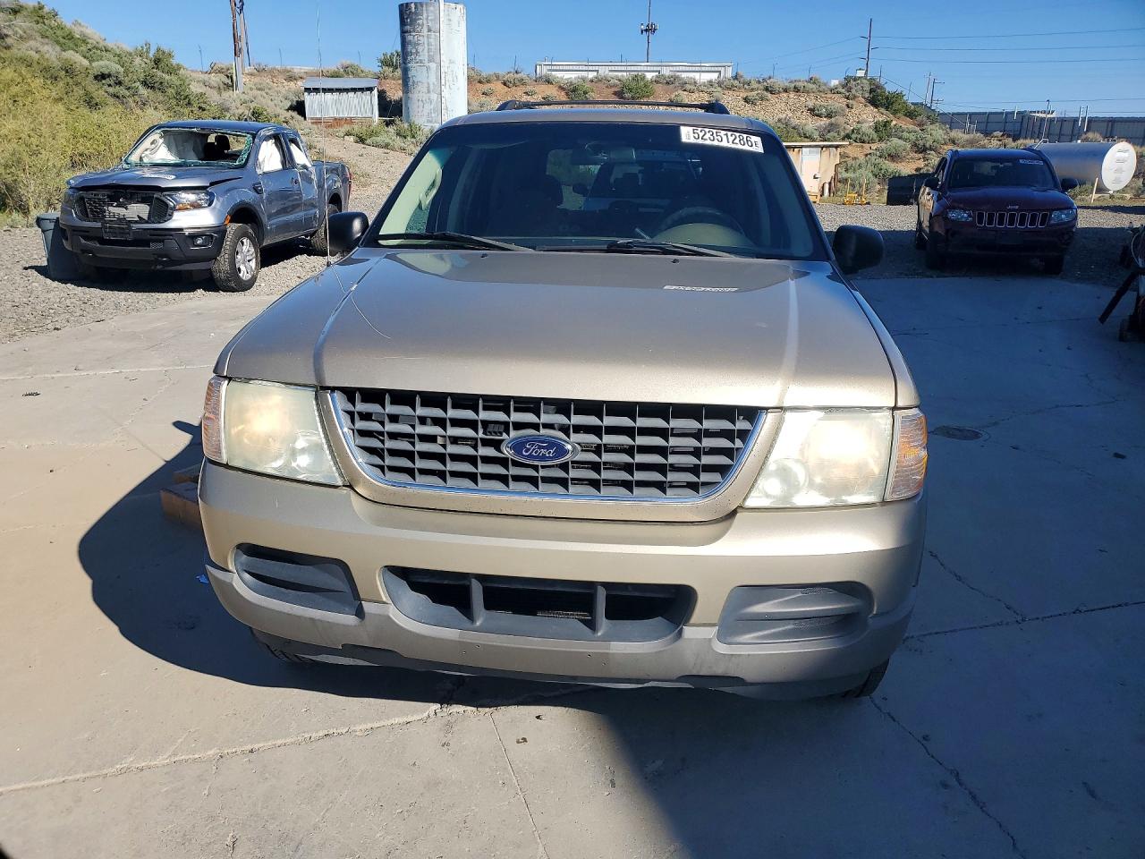 2002 Ford Explorer Xlt Beige vin: 1FMZU73E02ZB42547