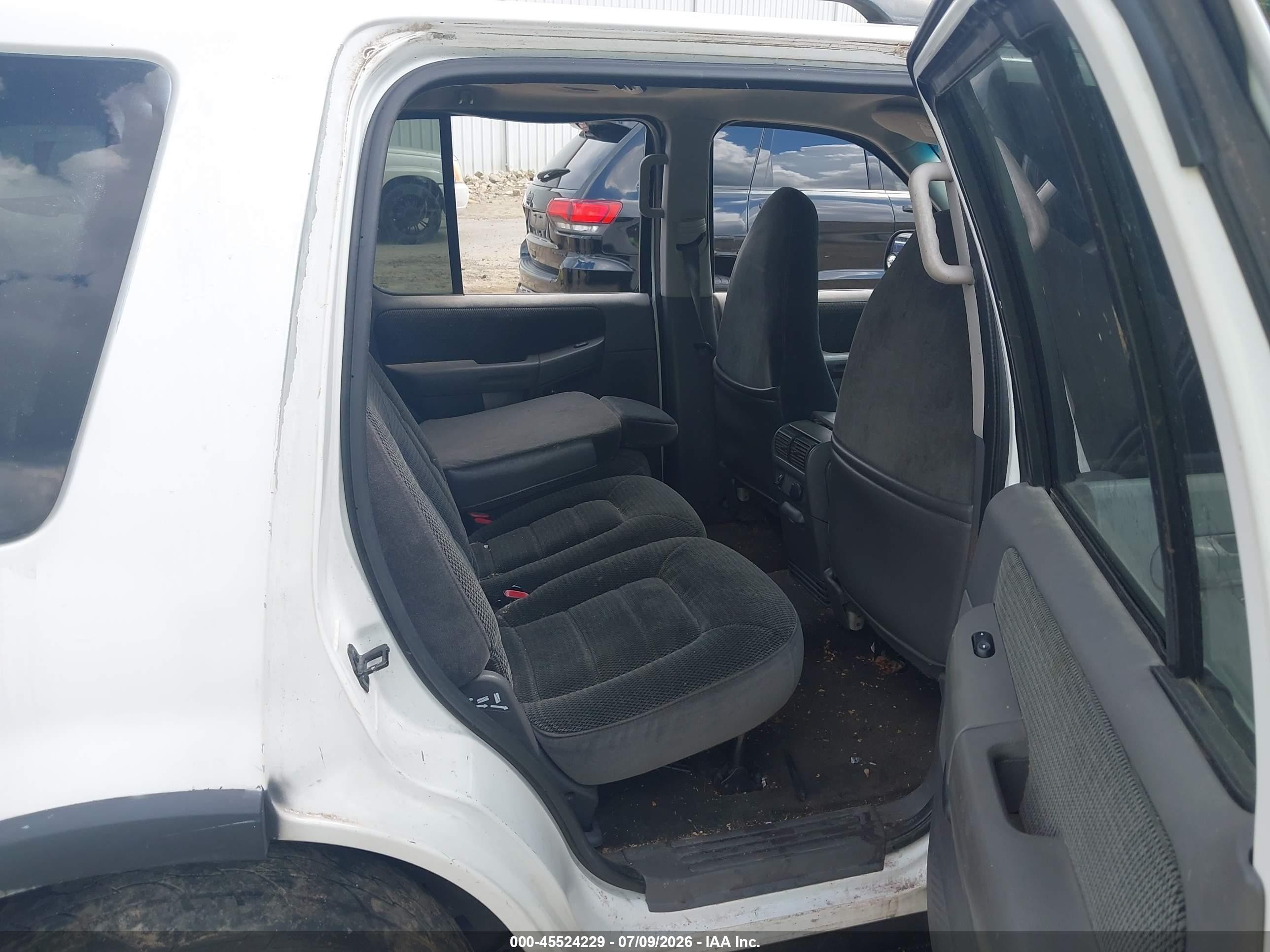 2002 Ford Explorer Xlt White vin: 1FMZU73E12ZB79428