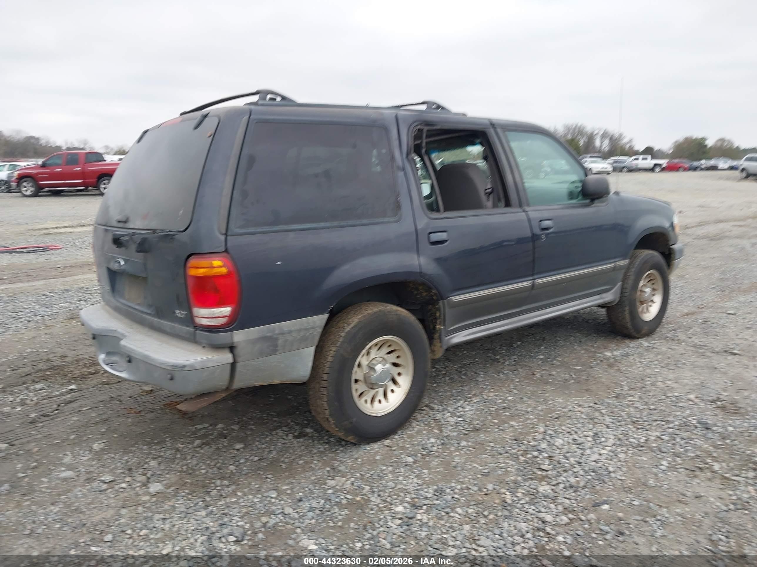 2000 Ford Explorer Xlt Dark Blue vin: 1FMZU73E1YUB13872