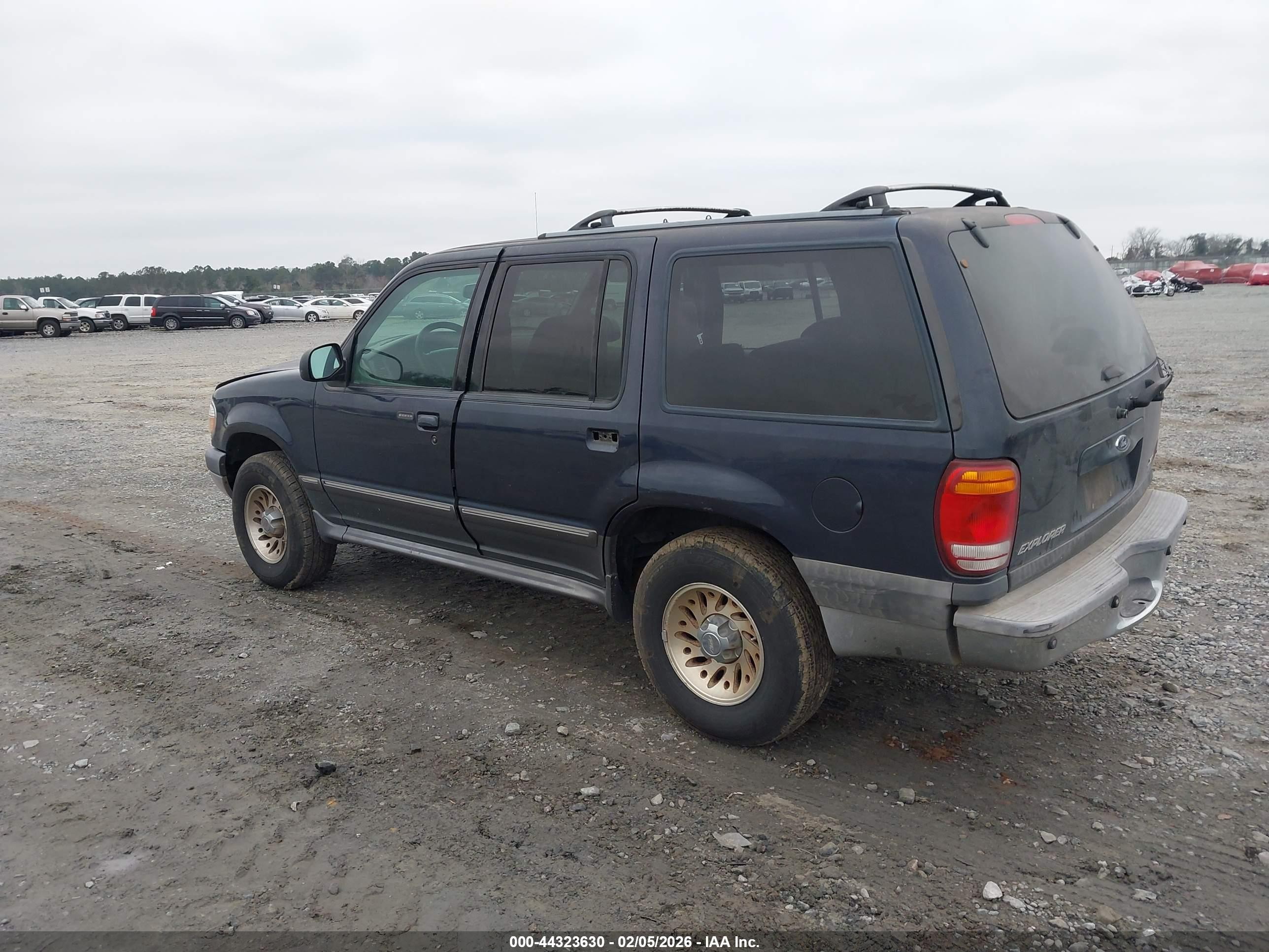 2000 Ford Explorer Xlt Dark Blue vin: 1FMZU73E1YUB13872