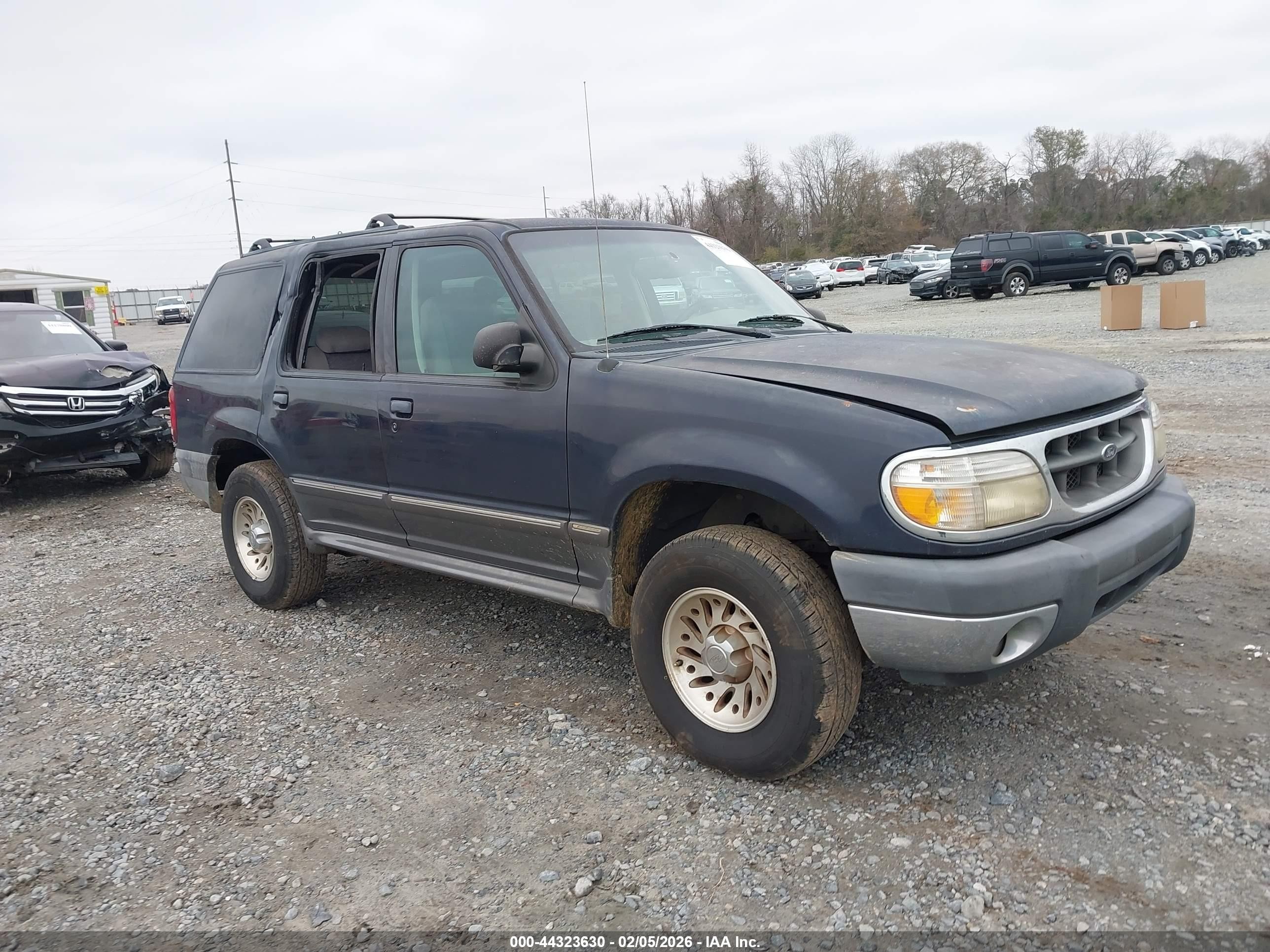 2000 Ford Explorer Xlt Dark Blue vin: 1FMZU73E1YUB13872