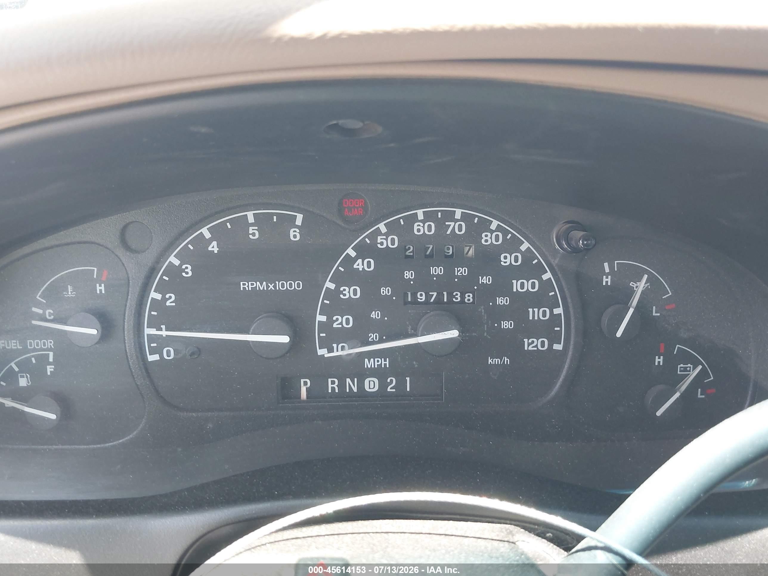 2000 Ford Explorer Xlt Beige vin: 1FMZU73E1YUB19171