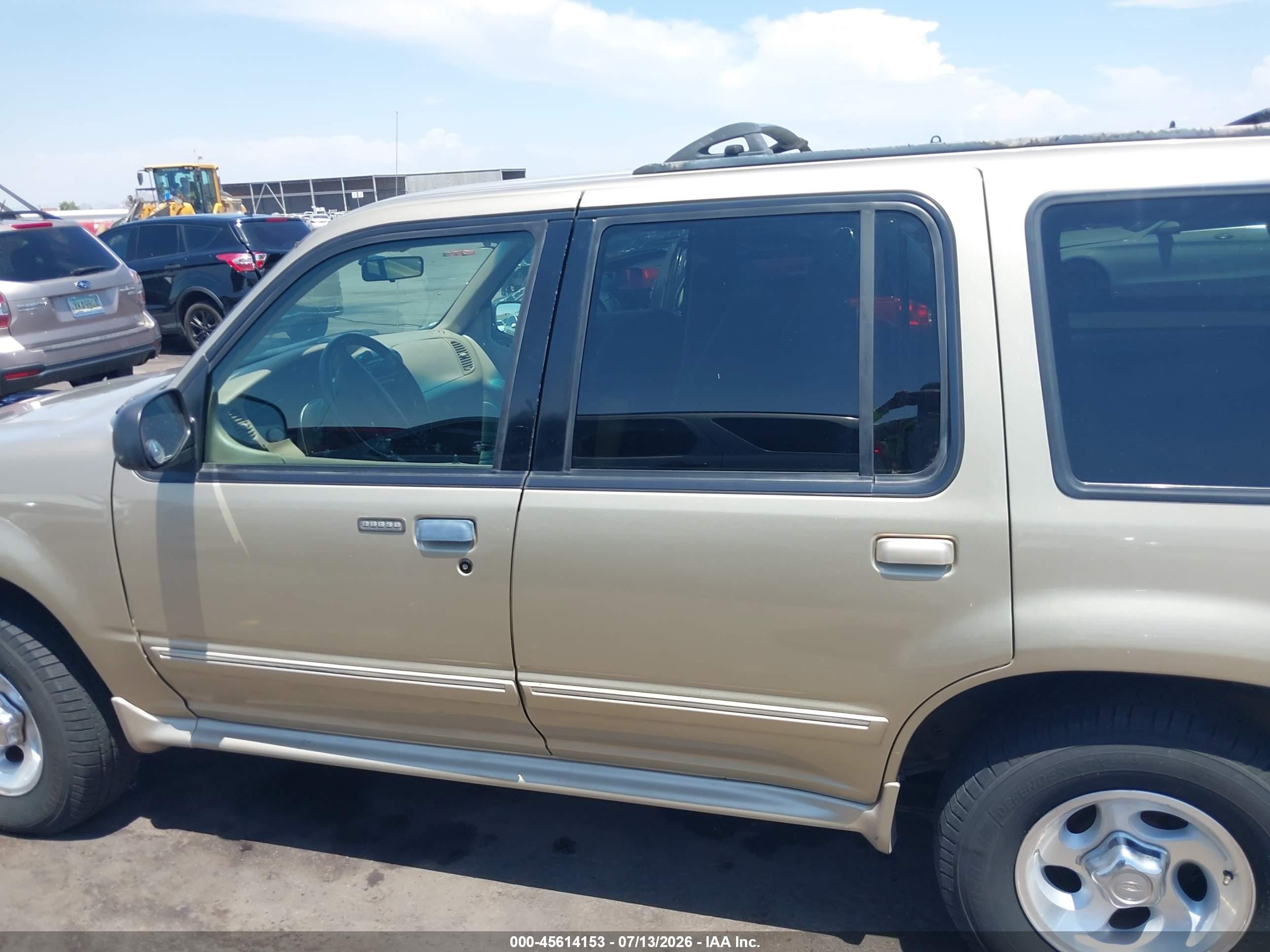 2000 Ford Explorer Xlt Beige vin: 1FMZU73E1YUB19171