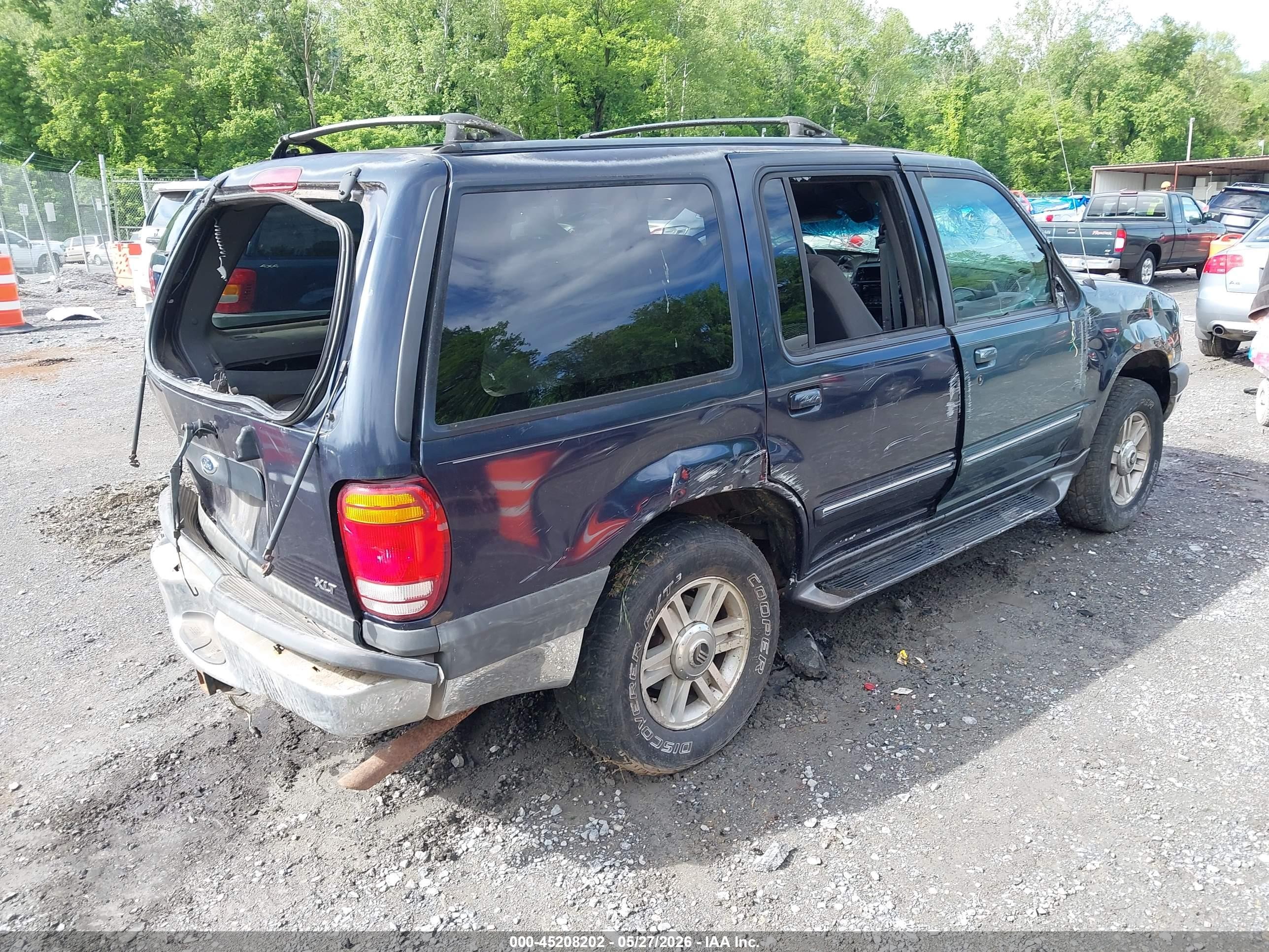 2000 Ford Explorer Xlt Blue vin: 1FMZU73E1YZB01188