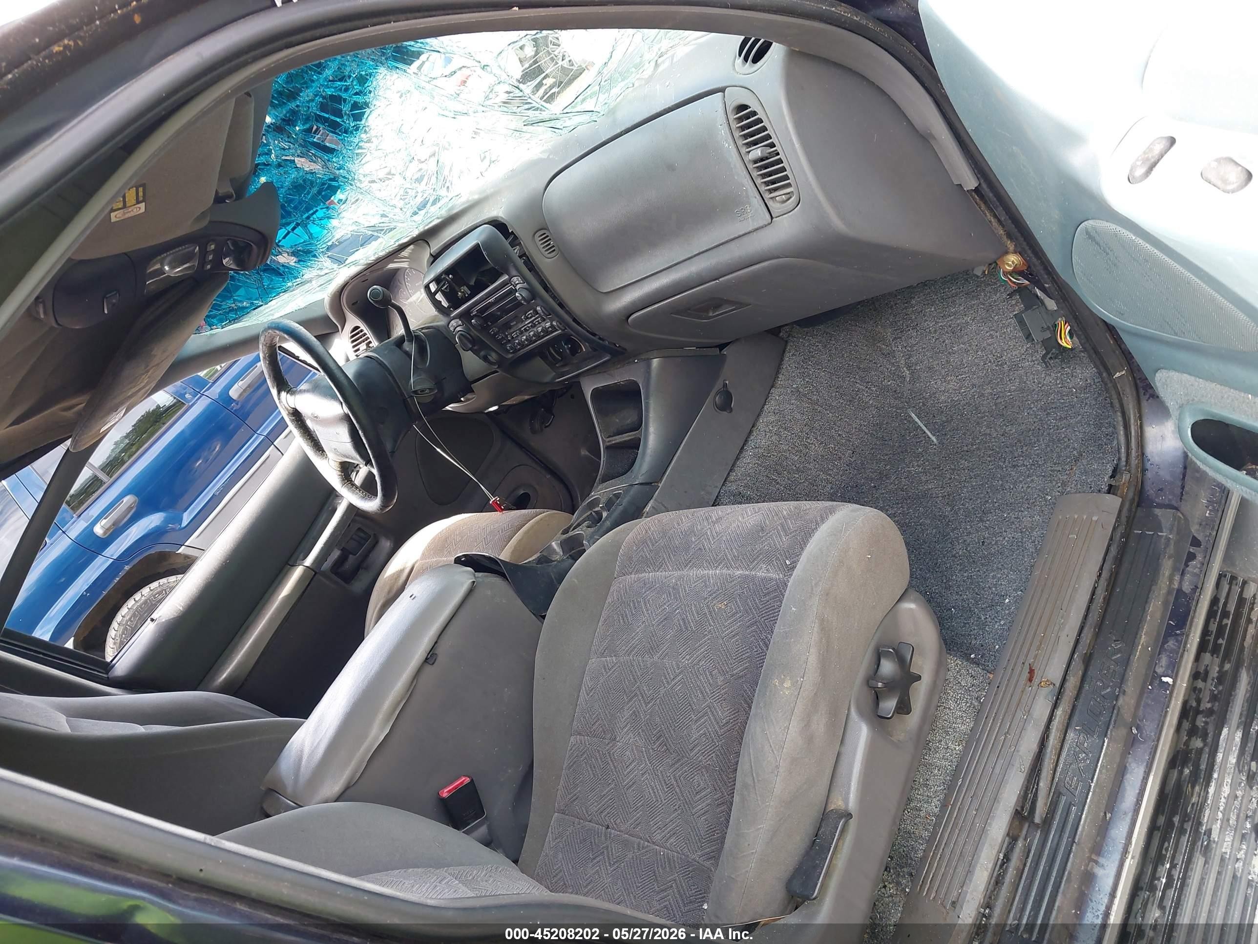 2000 Ford Explorer Xlt Blue vin: 1FMZU73E1YZB01188